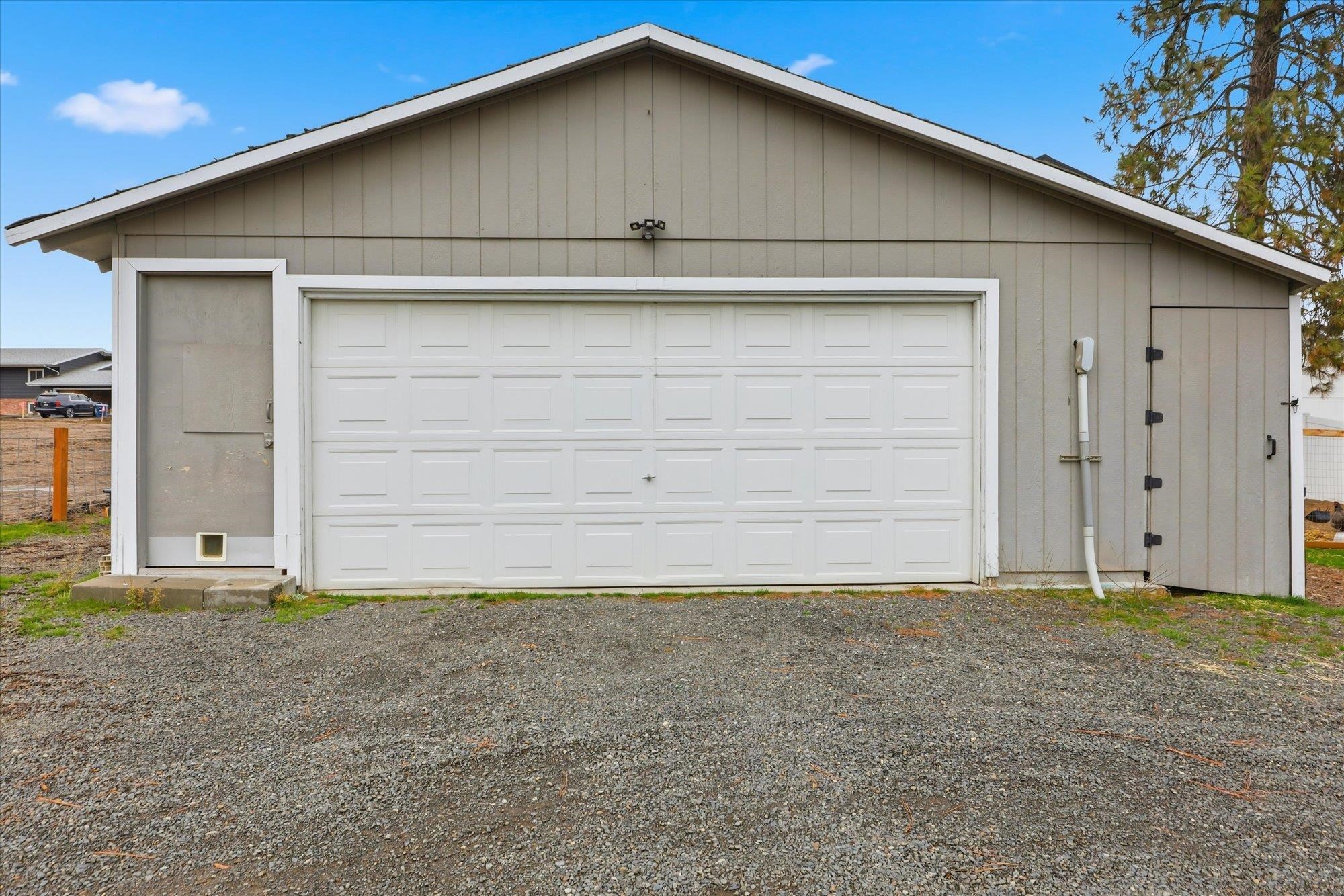 1007 E Farwell Rd - Photo 40