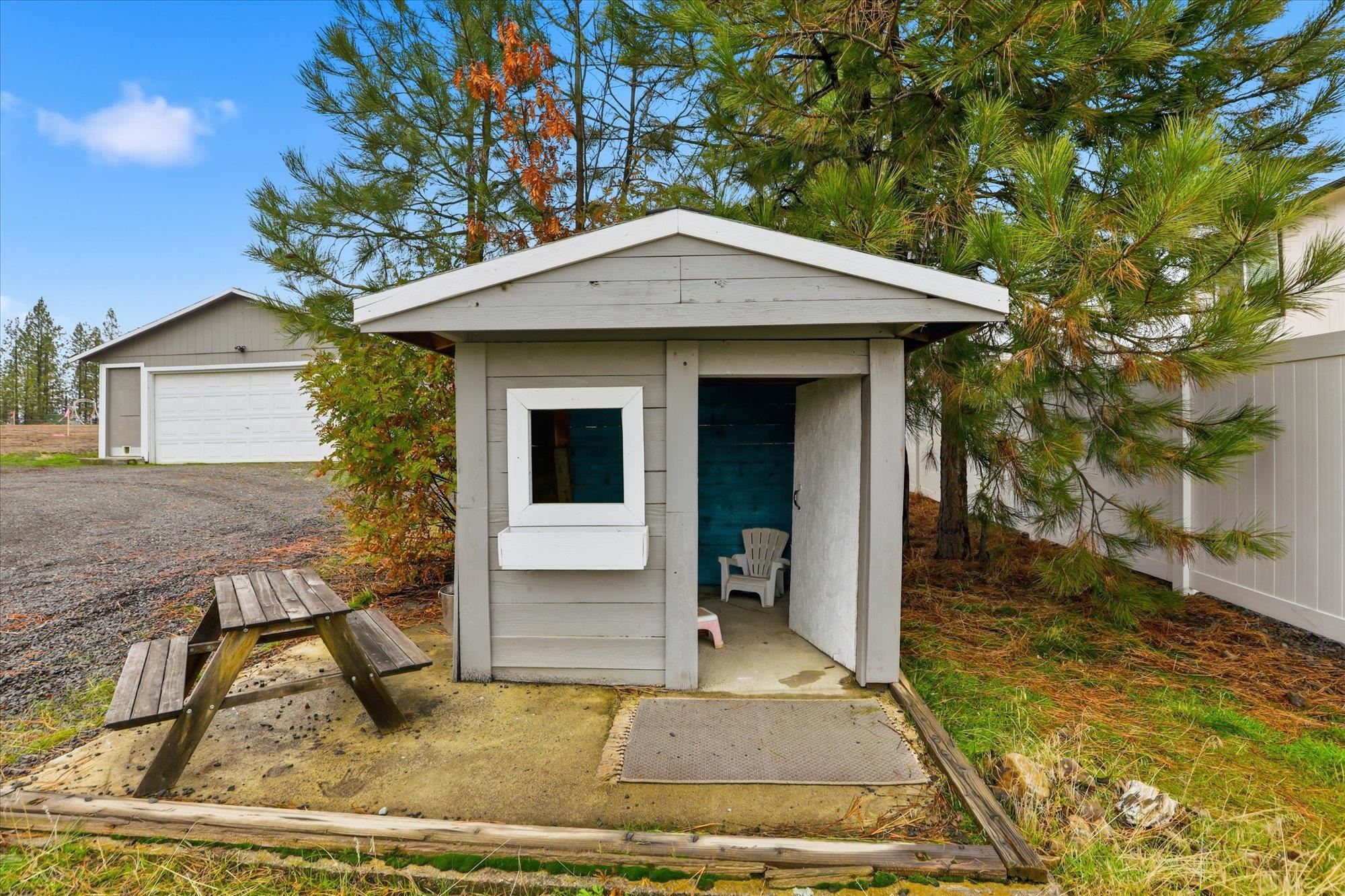 1007 E Farwell Rd - Photo 41