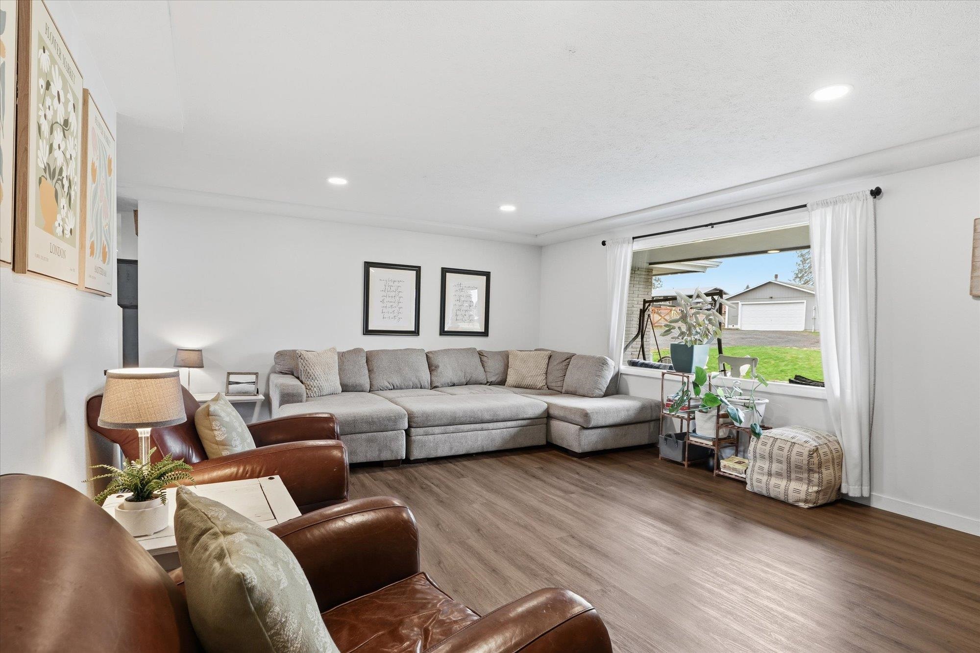 1007 E Farwell Rd - Photo 10