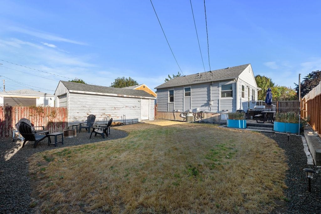 1303 E Princeton Ave - Photo 31