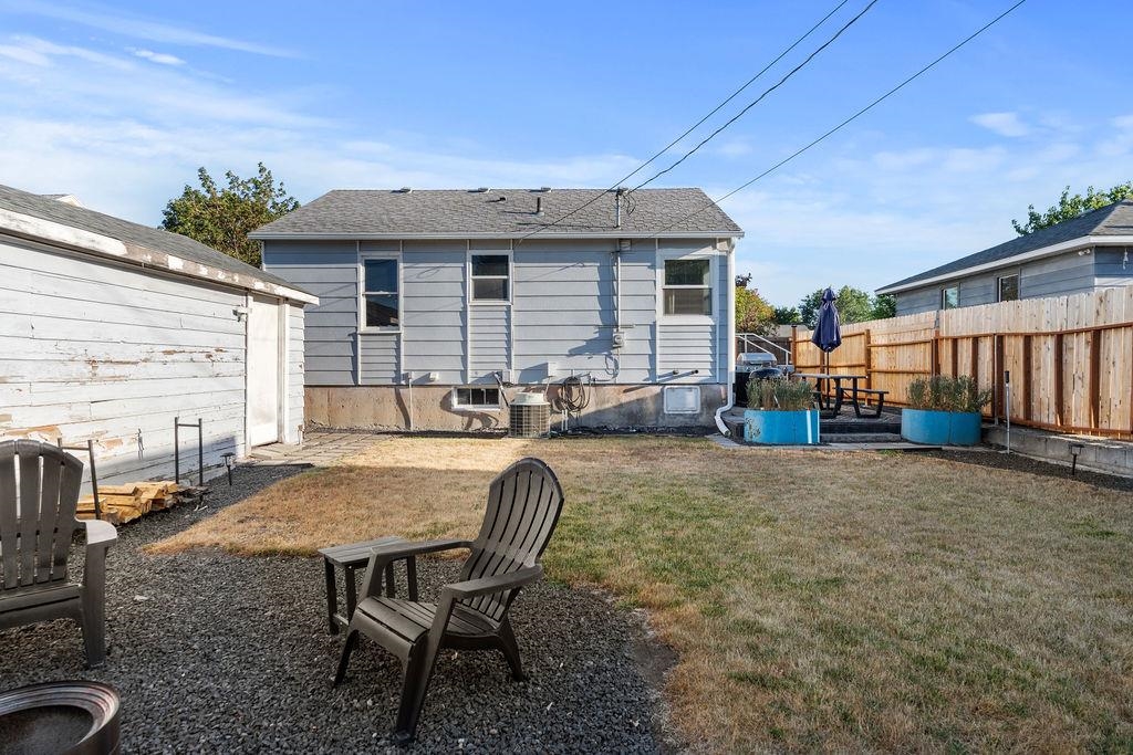 1303 E Princeton Ave - Photo 33