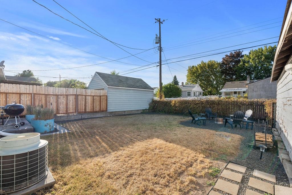 1303 E Princeton Ave - Photo 34