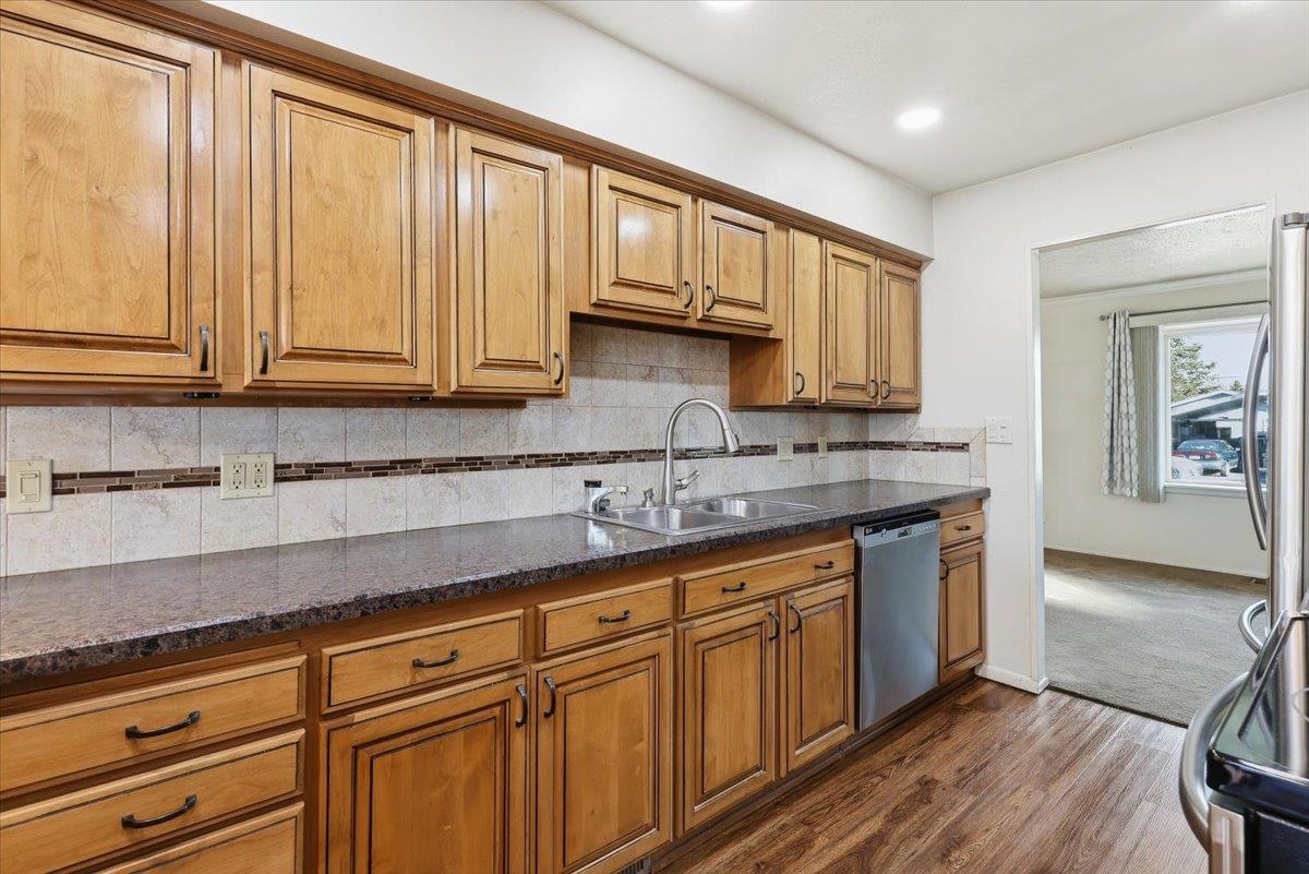 3810 E Montgomery Ave - Photo 11