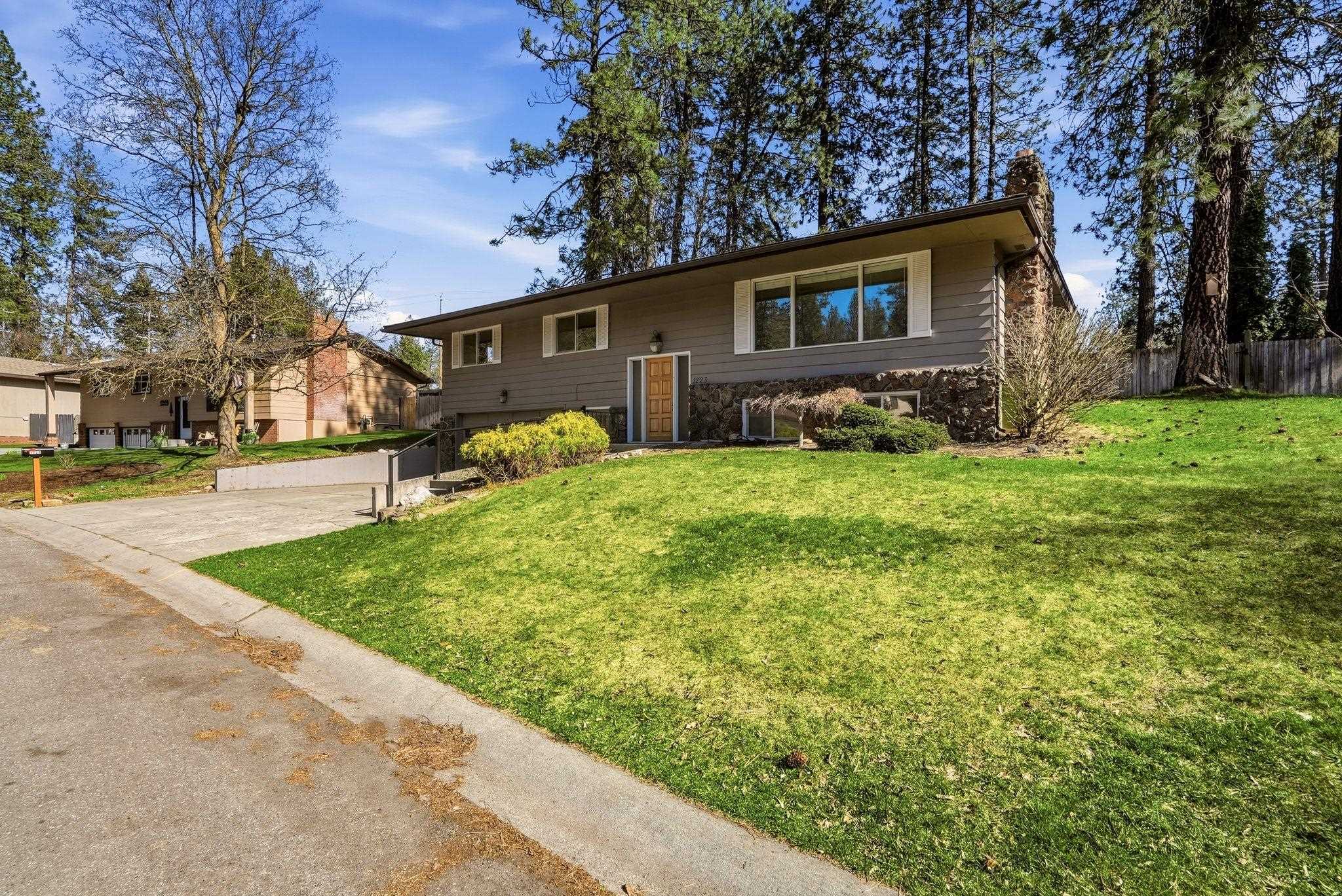 1223 W Bellwood Dr - Photo 2