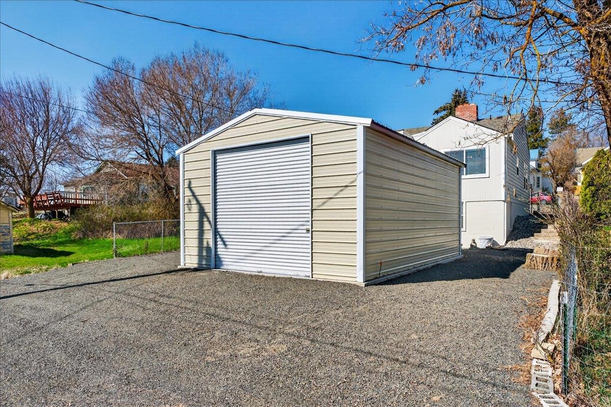 805 Sinclair St - Photo 26