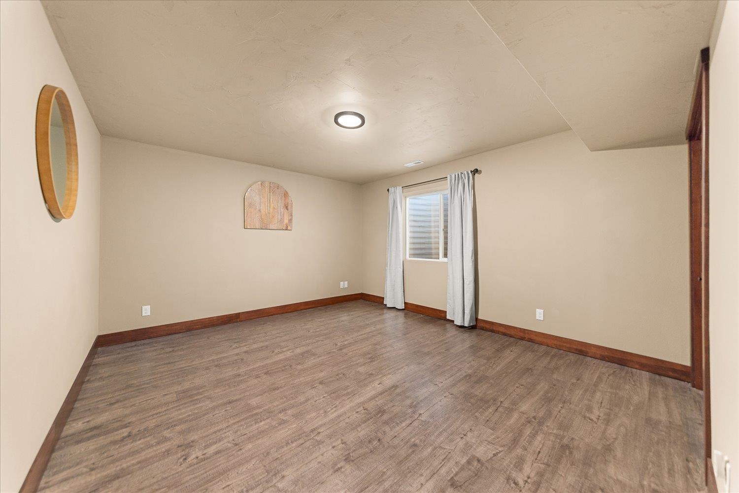 1442 E 12th St - Photo 29