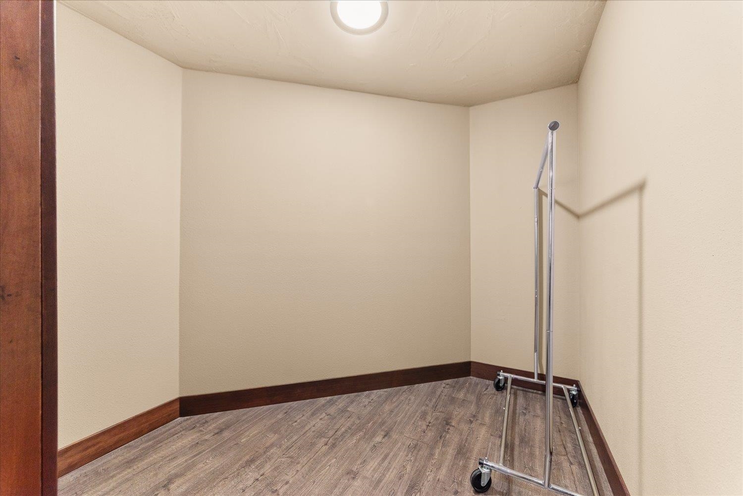 1442 E 12th St - Photo 31