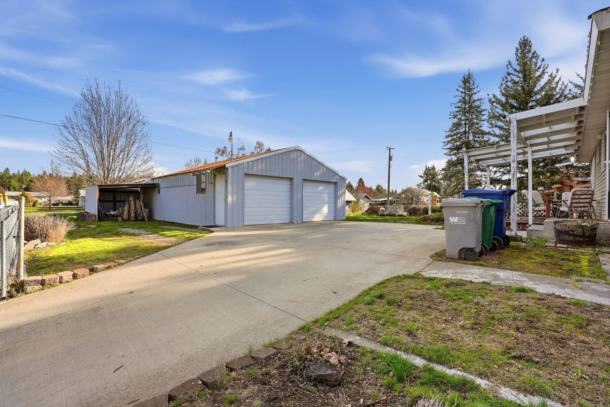 13005 E 31st Ave - Photo 3