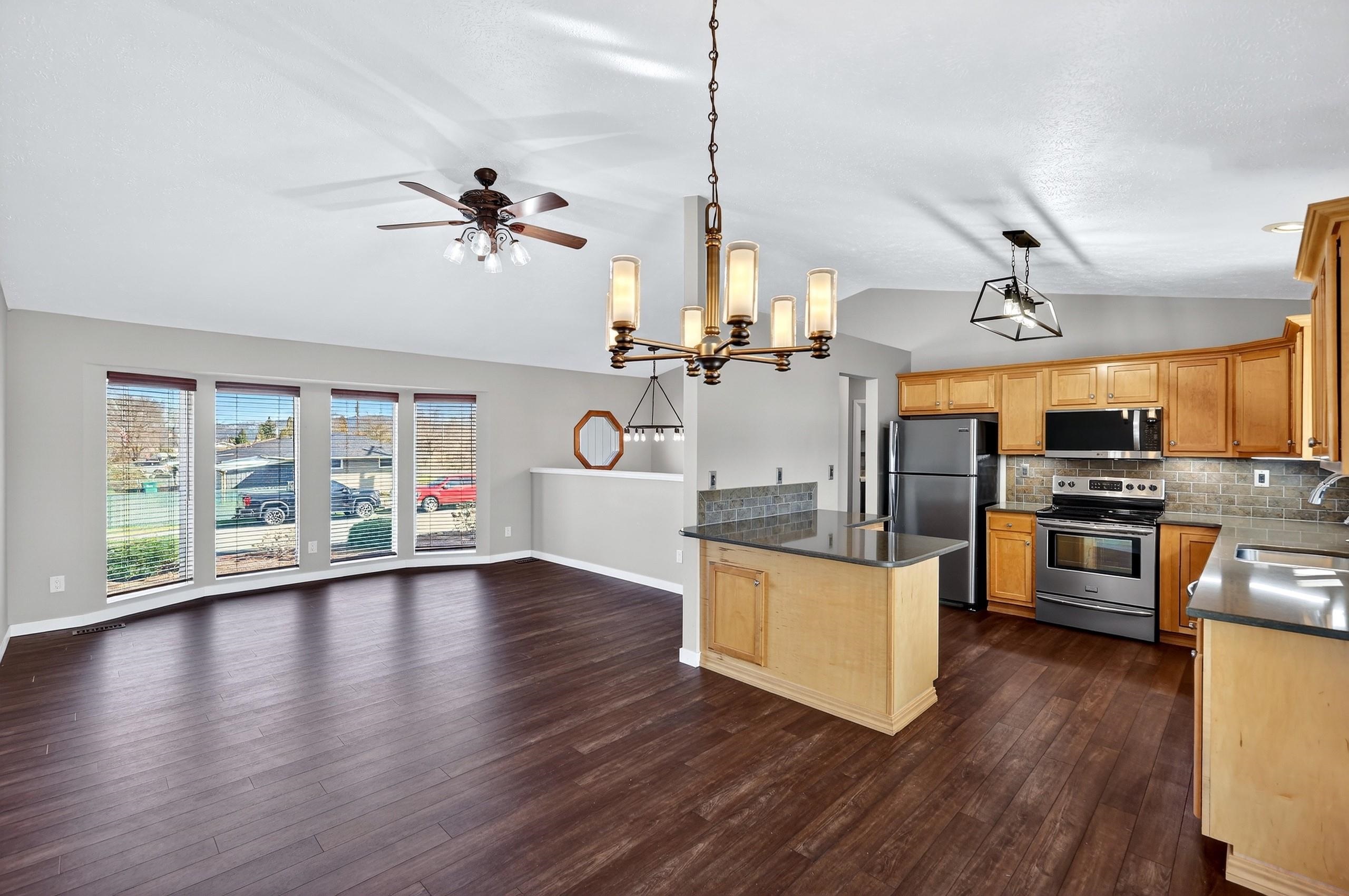 14516 E 12th Ave - Photo 4