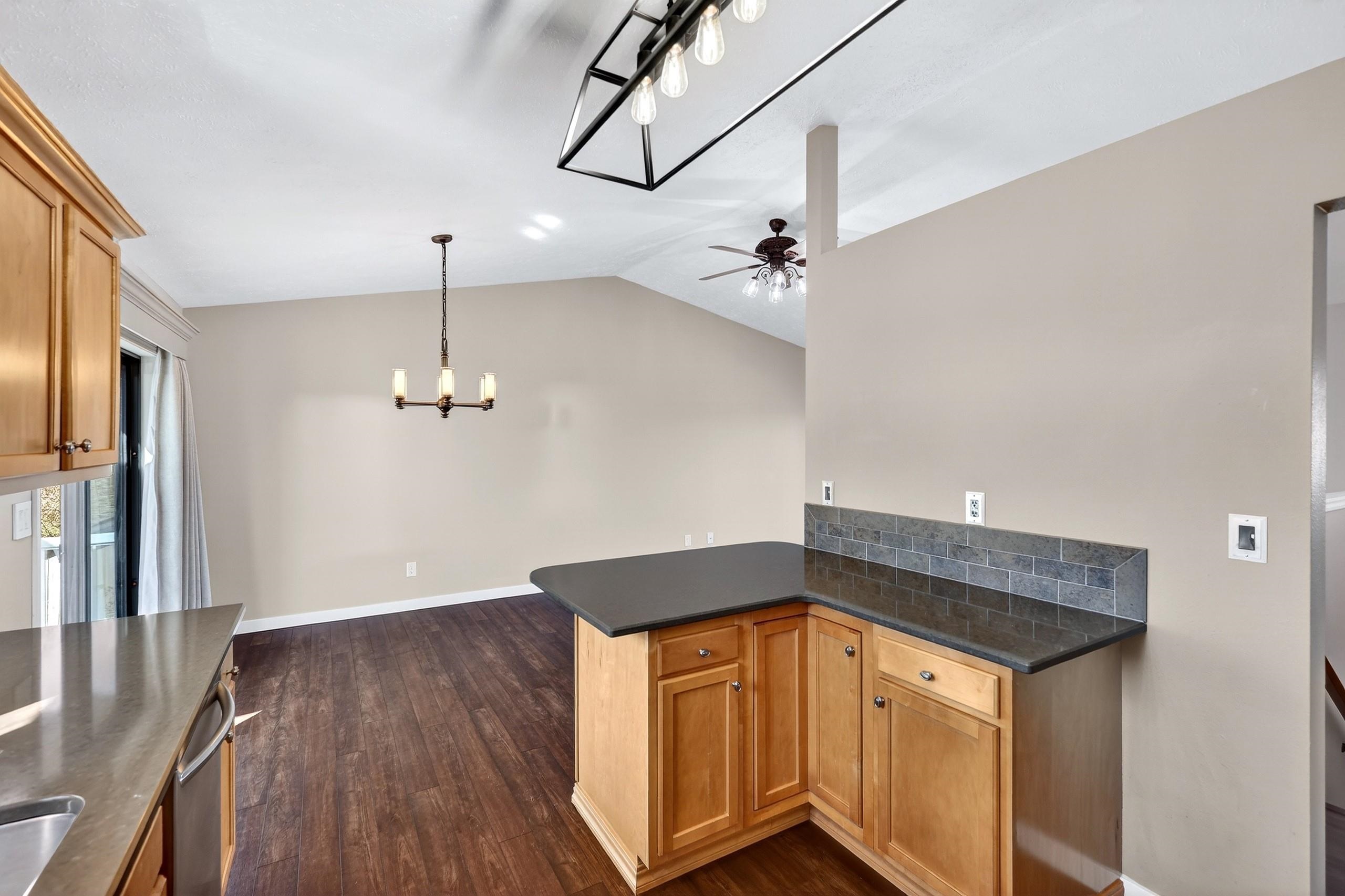 14516 E 12th Ave - Photo 7