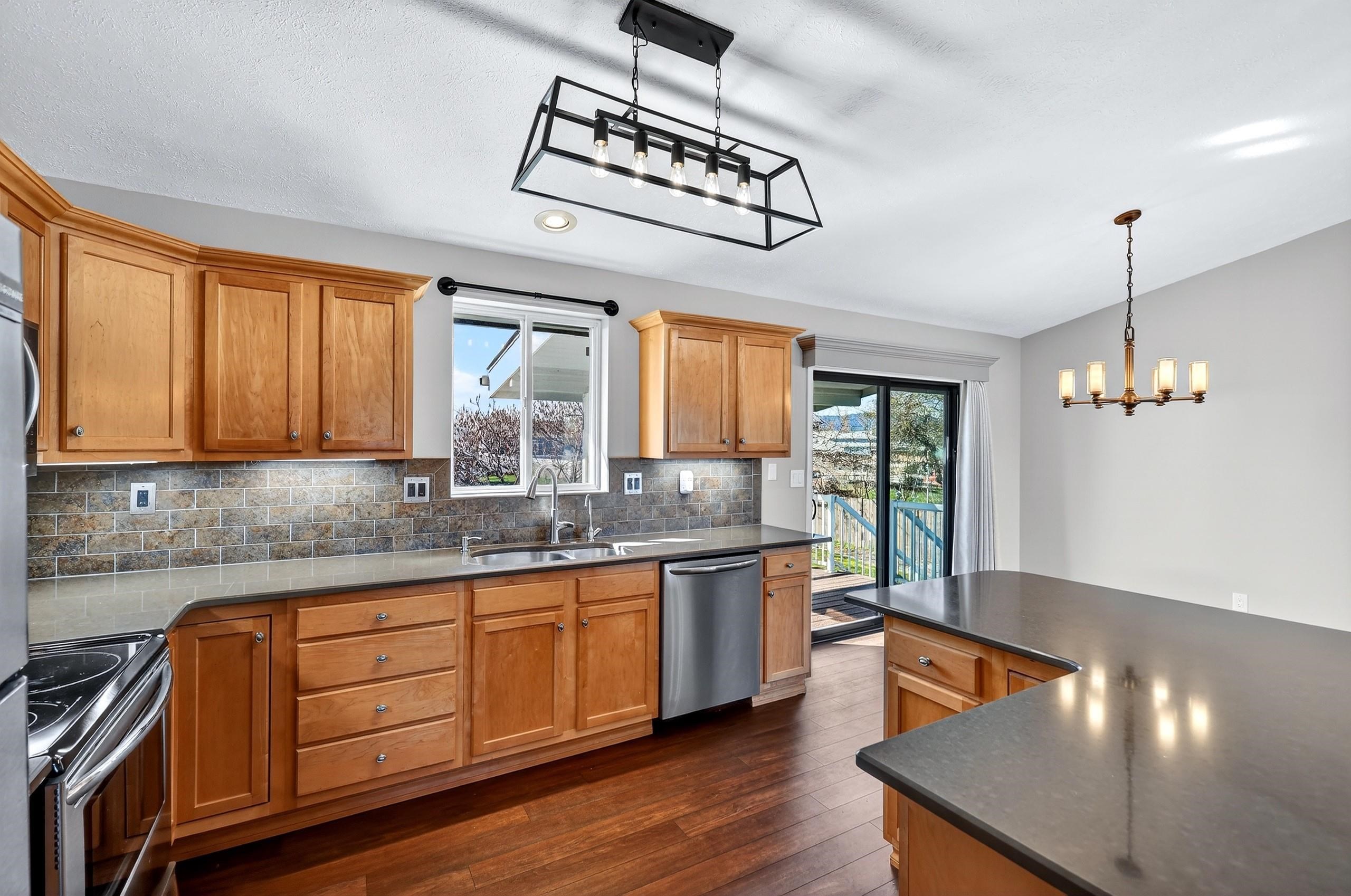 14516 E 12th Ave - Photo 8