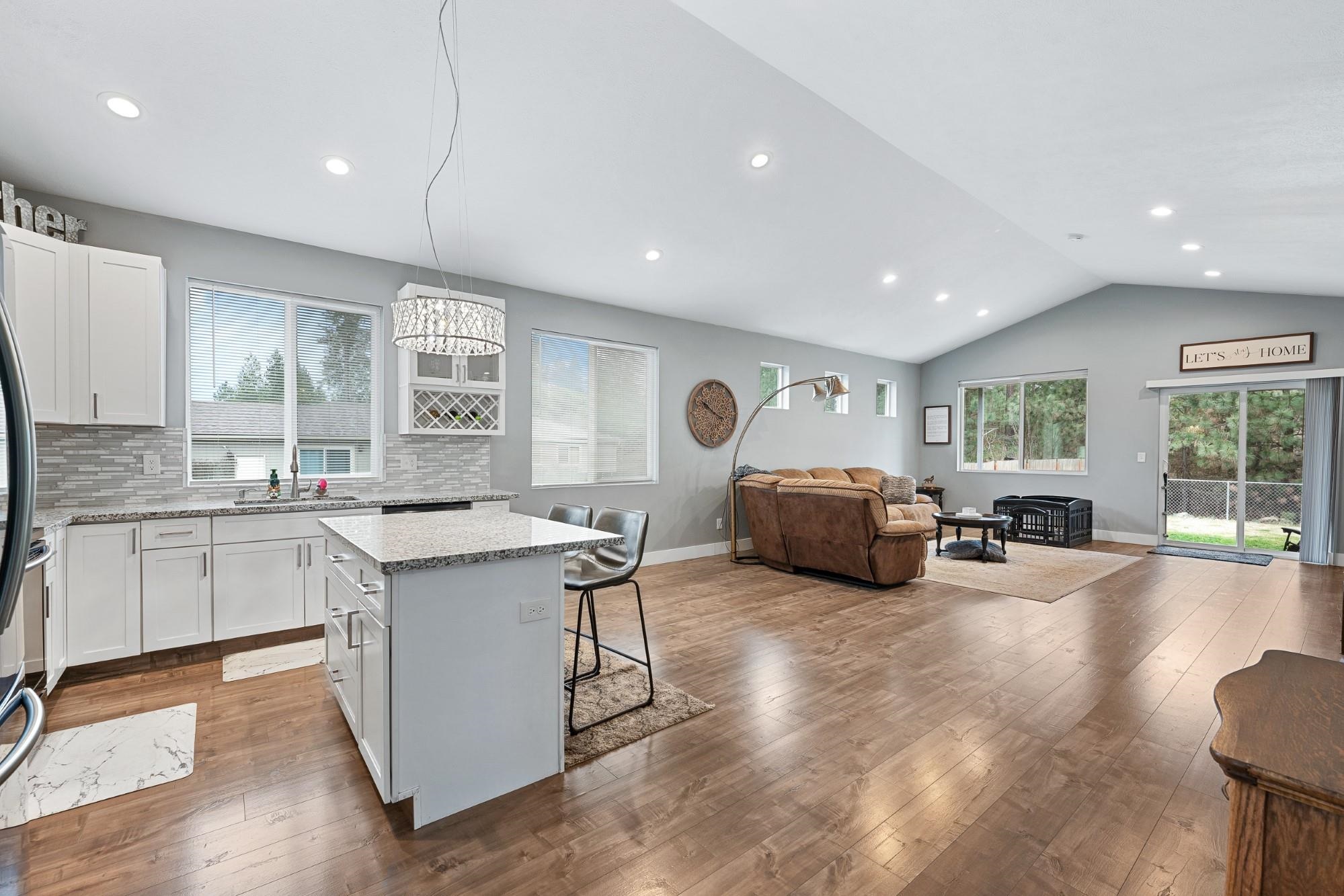 17917 N Division Rd - Photo 4