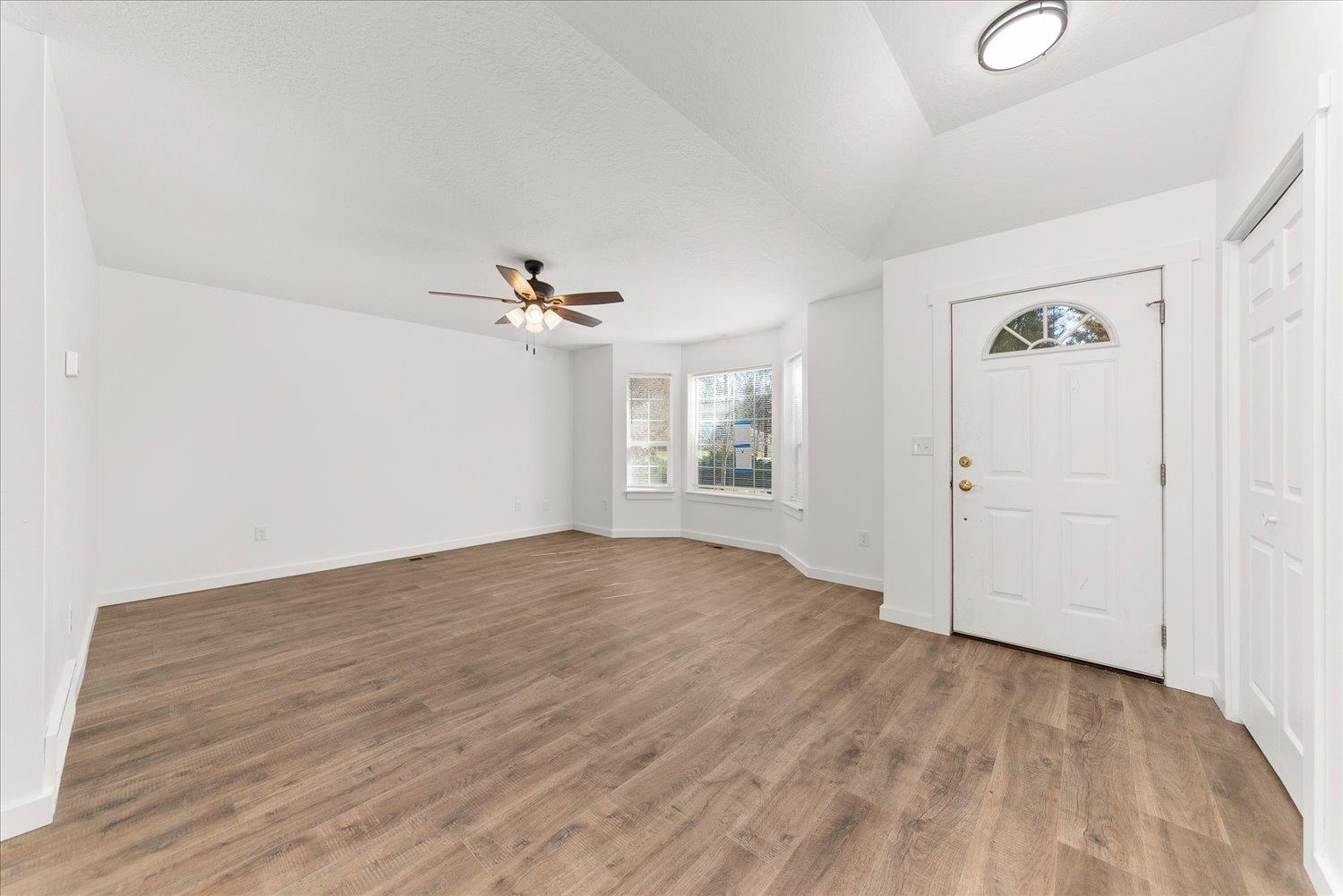 17376 N Meadowview Ln - Photo 5