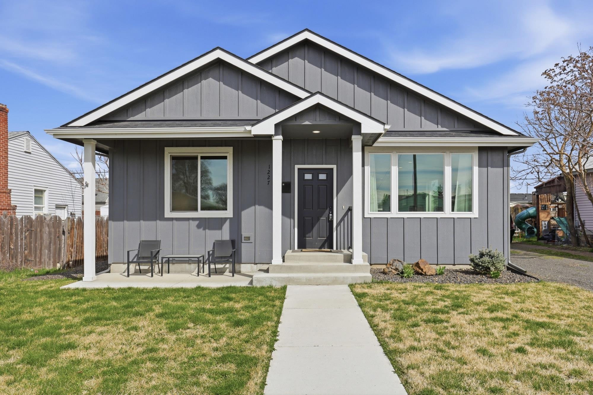 1227 E Walton Ave - Photo 1