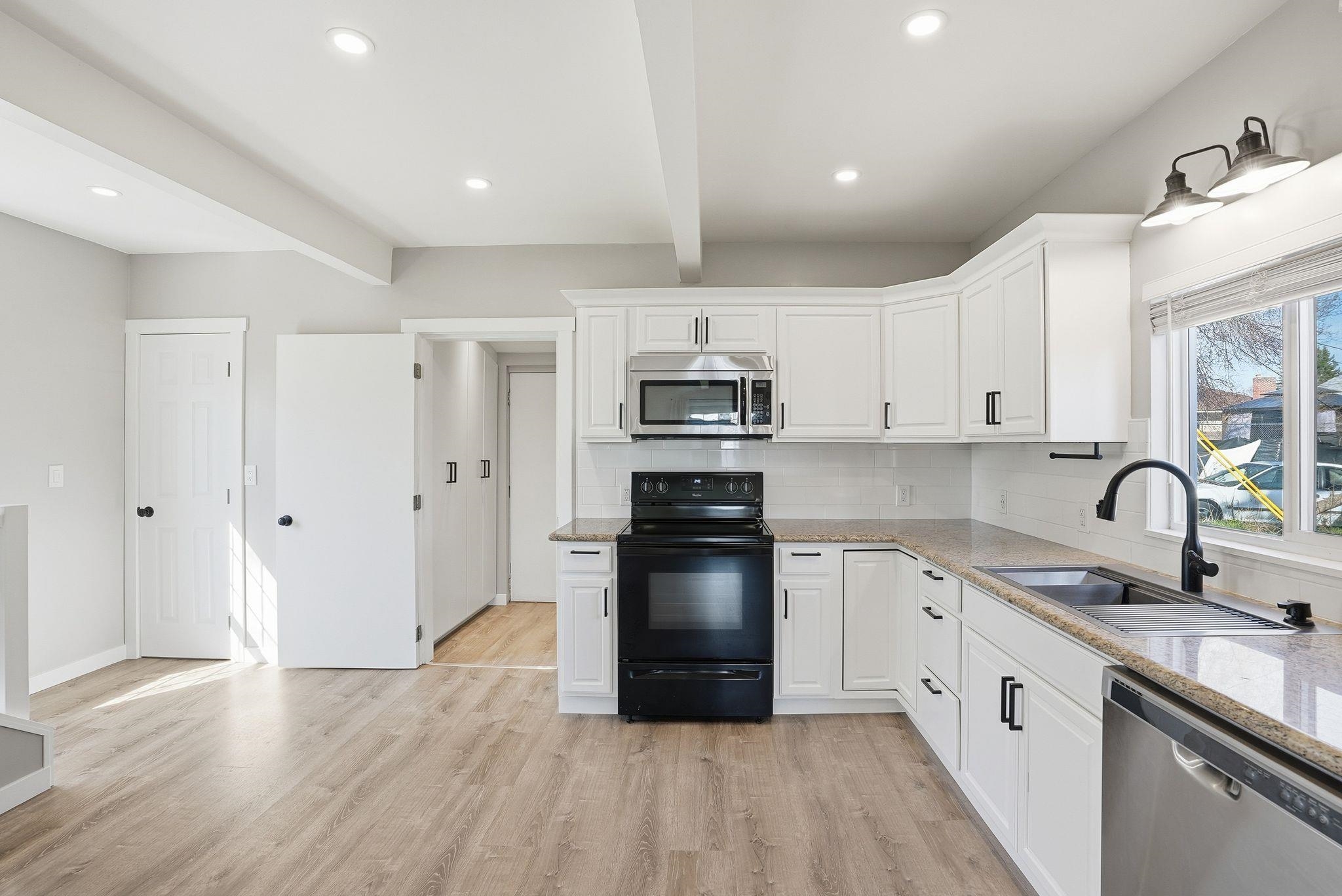 348 W Rockwell Ave - Photo 4