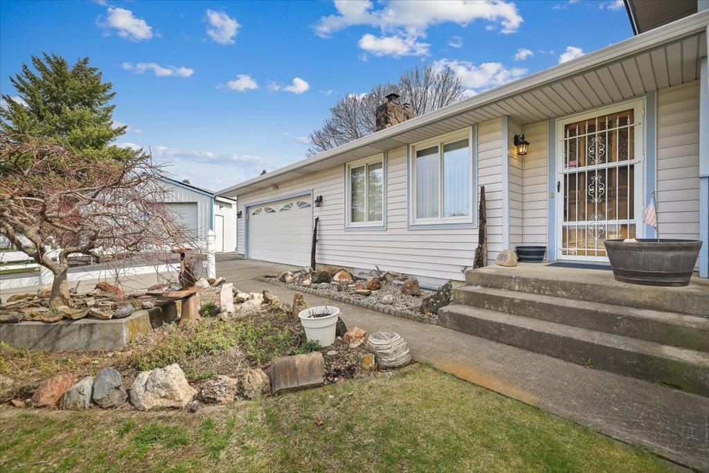 19820 E Micaview Ave - Photo 3