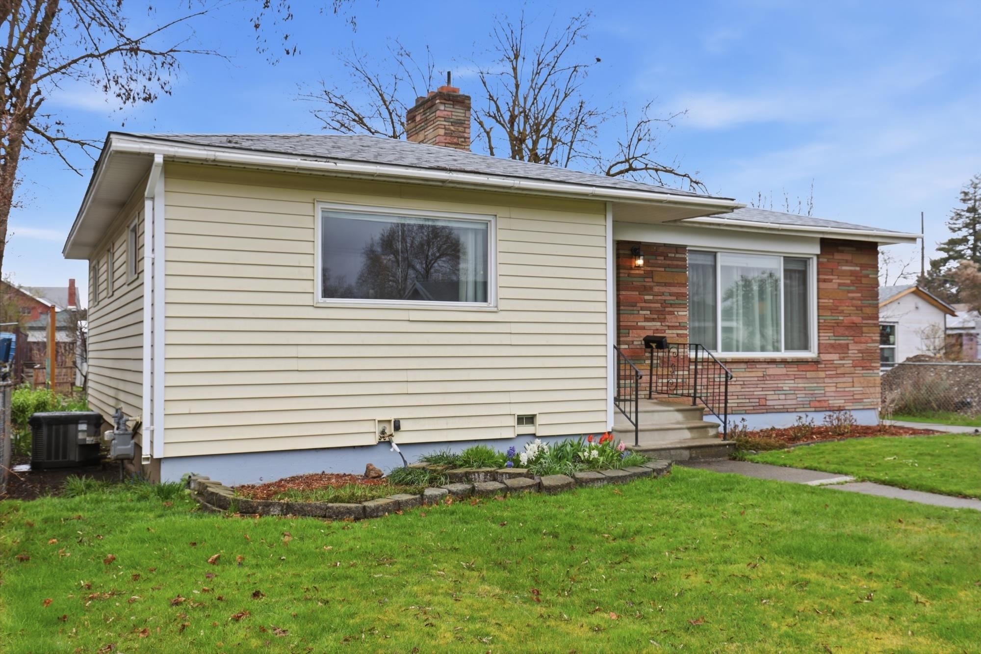 4907 N Stone St - Photo 2