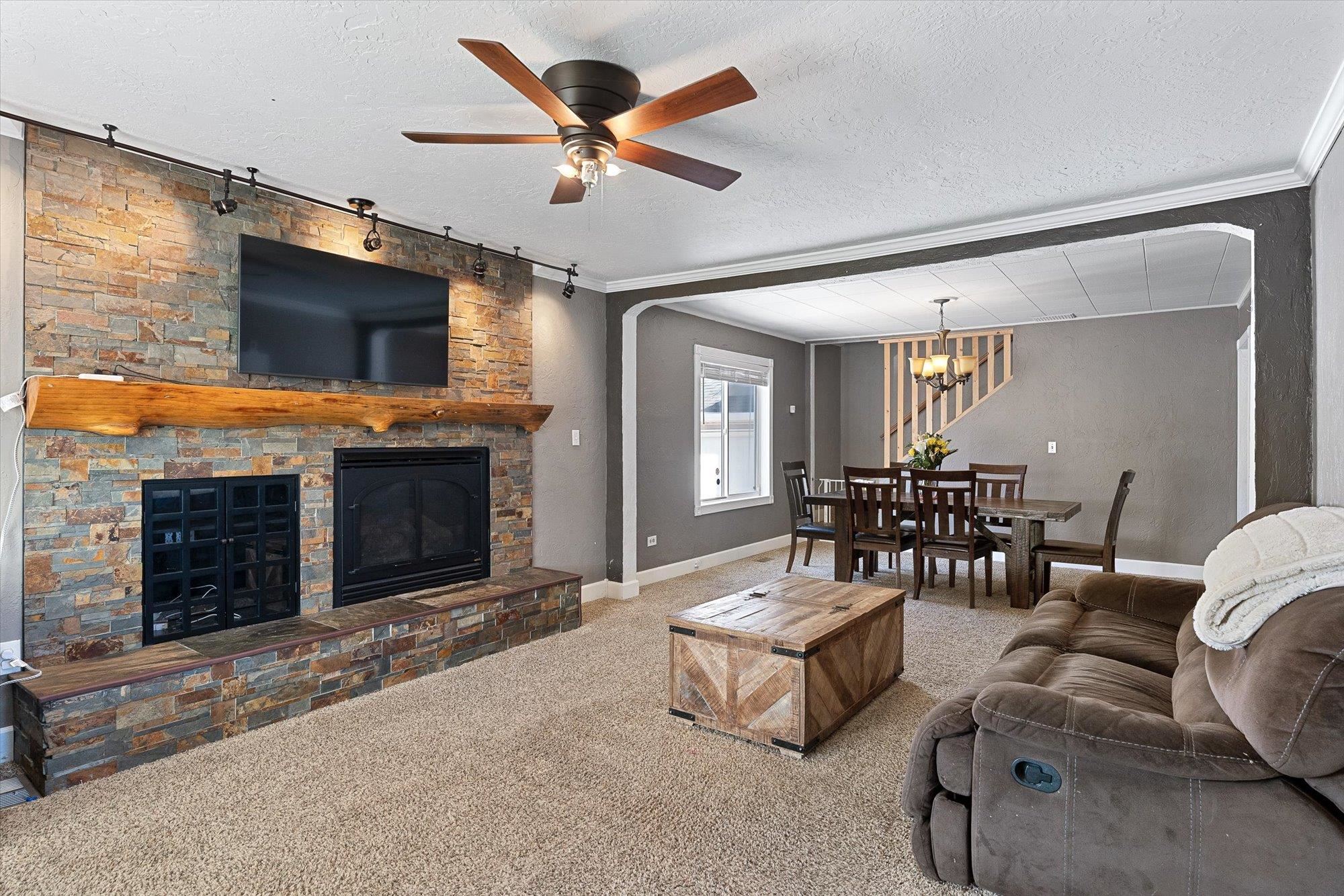 15217 E 16th Ave - Photo 2
