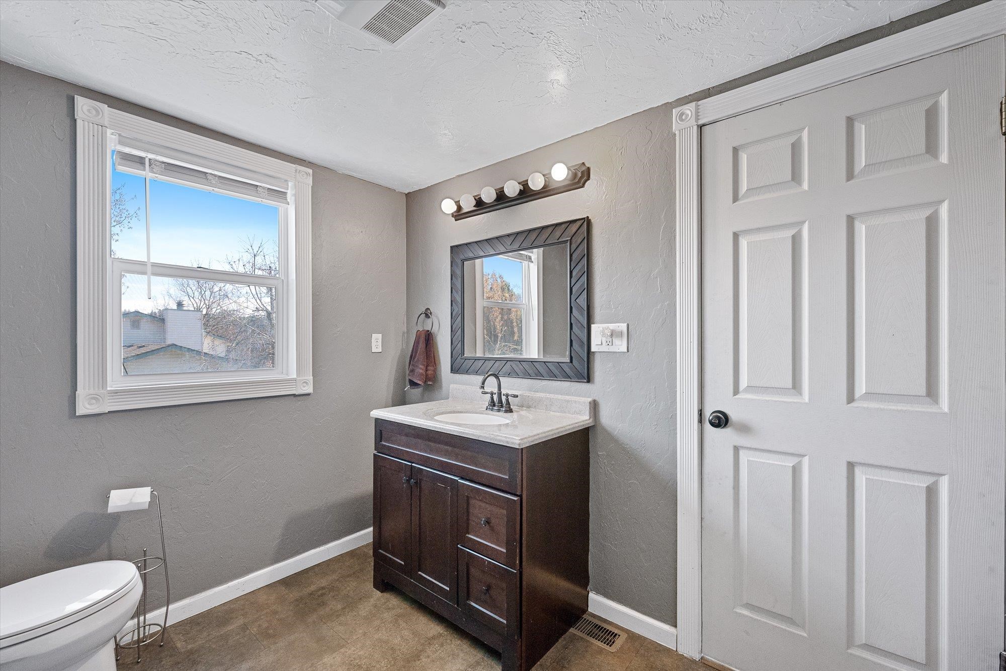 15217 E 16th Ave - Photo 13