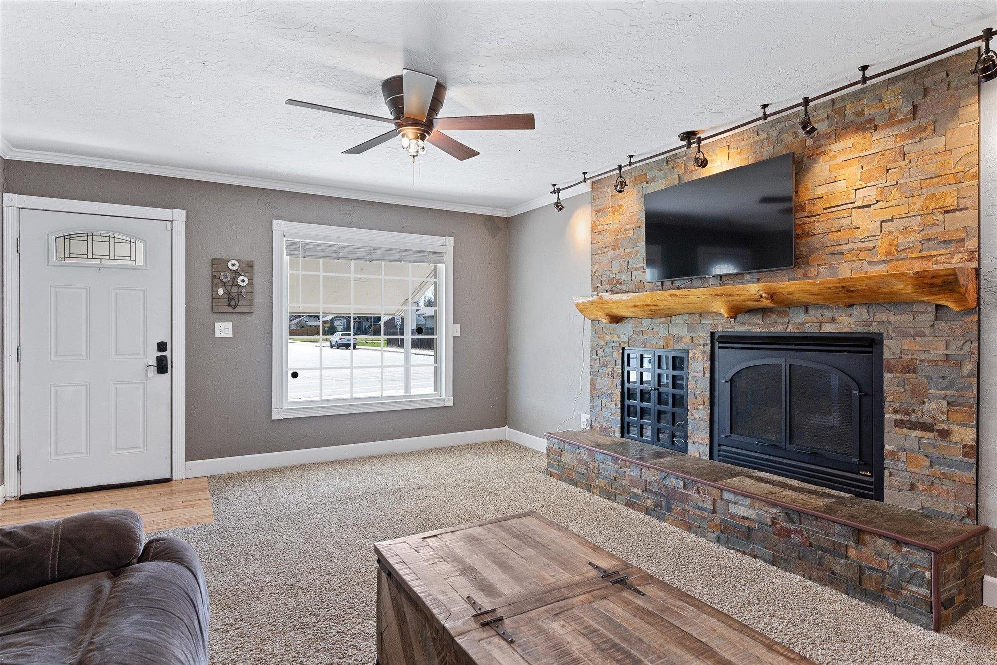 15217 E 16th Ave - Photo 3