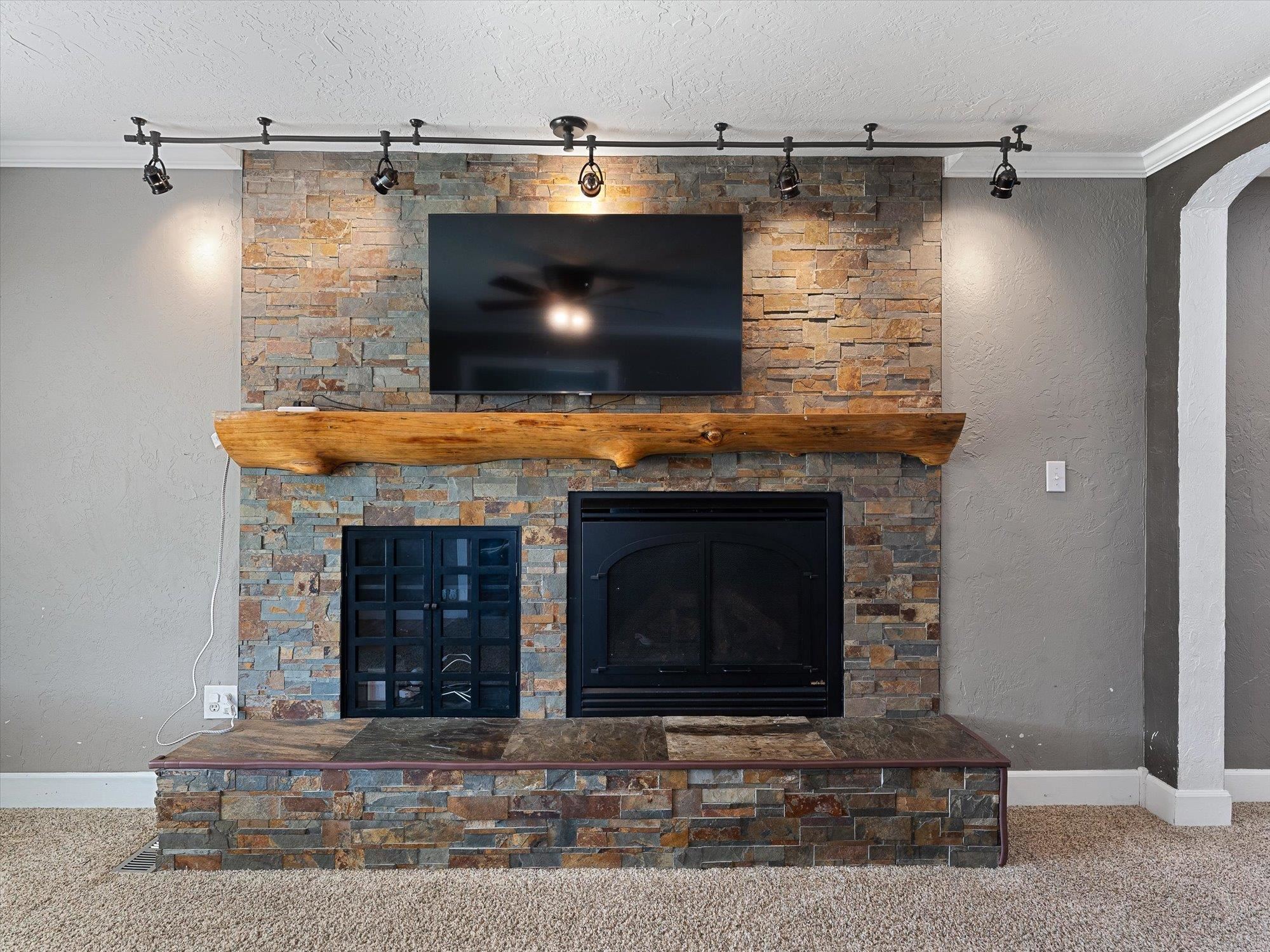15217 E 16th Ave - Photo 4