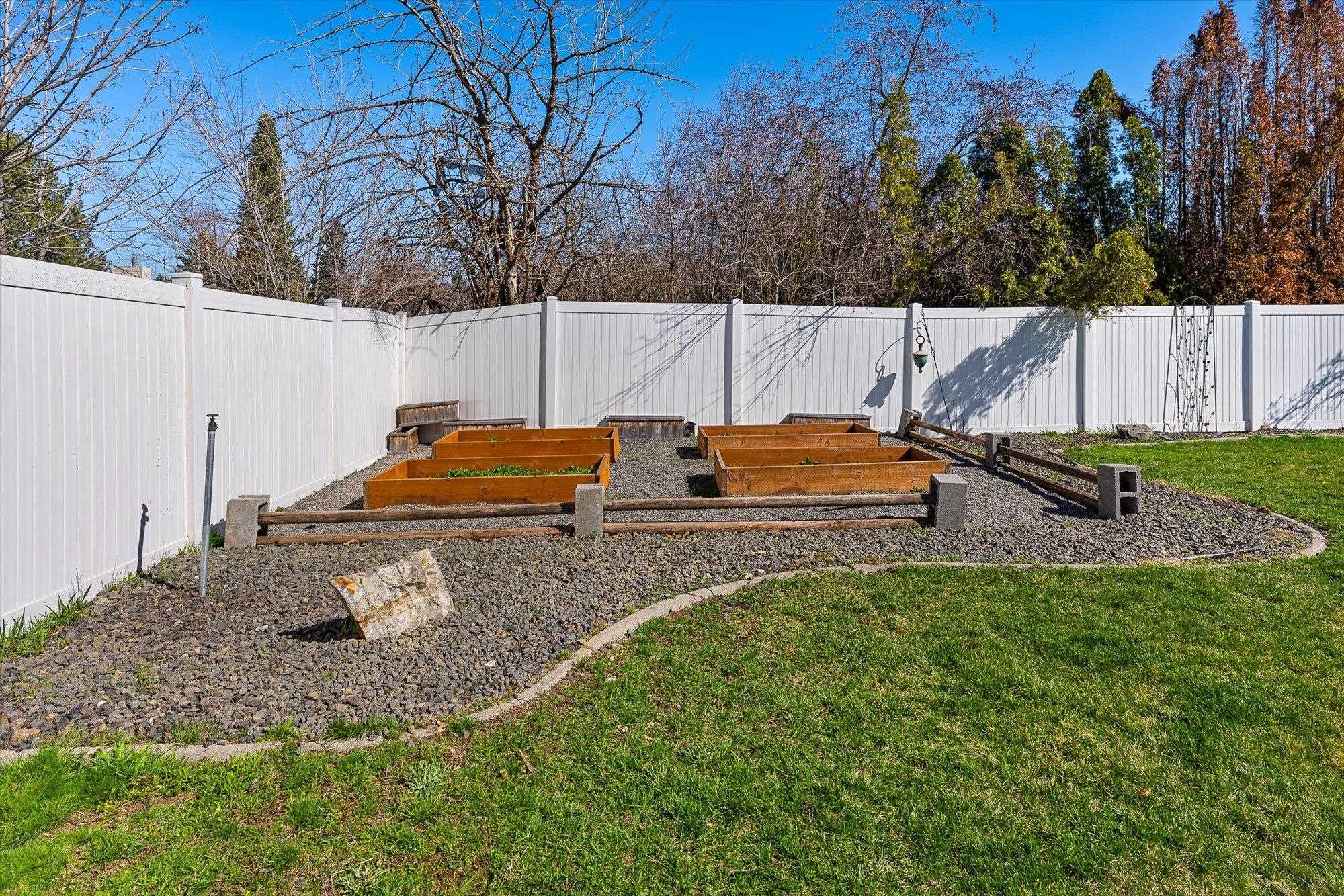 15217 E 16th Ave - Photo 34