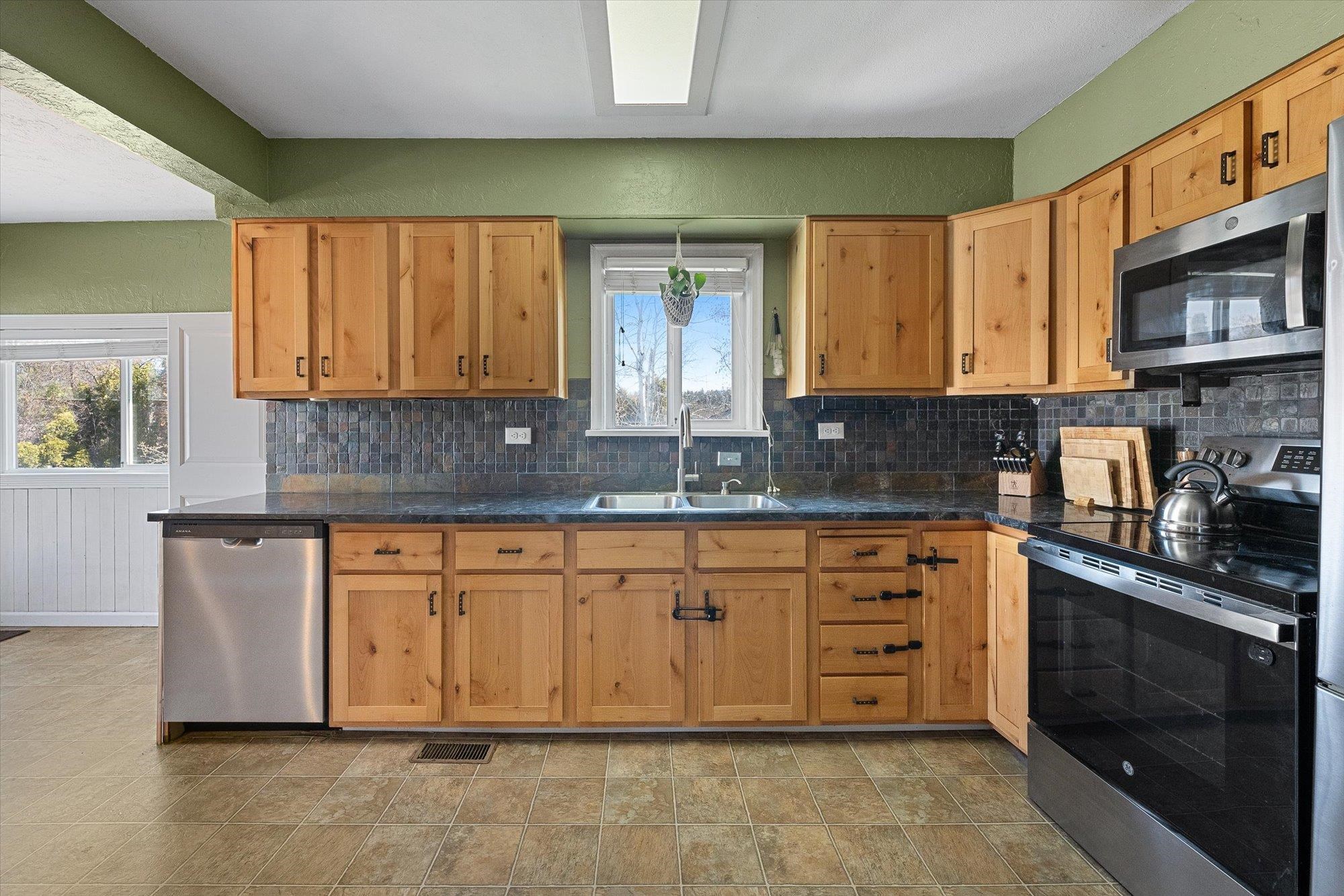 15217 E 16th Ave - Photo 7