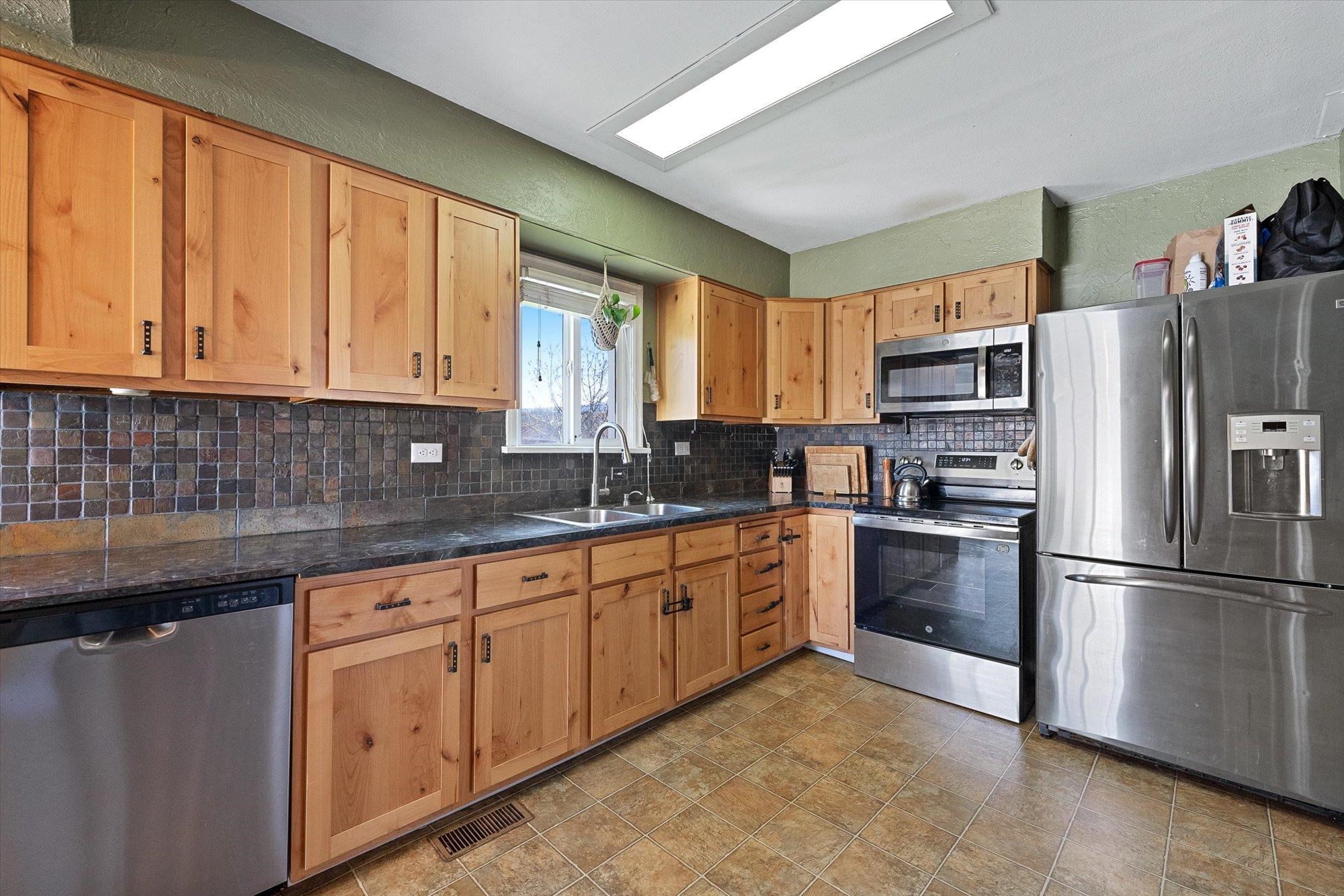 15217 E 16th Ave - Photo 8