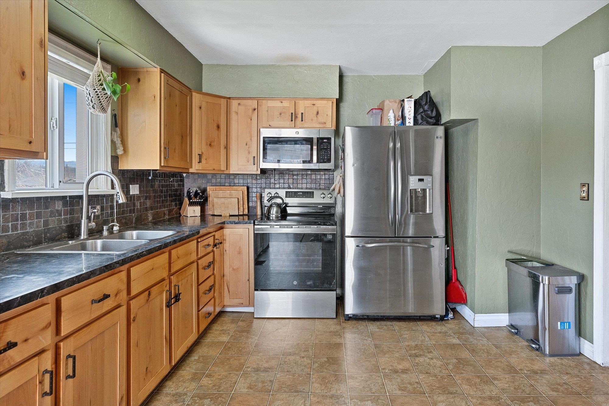 15217 E 16th Ave - Photo 9