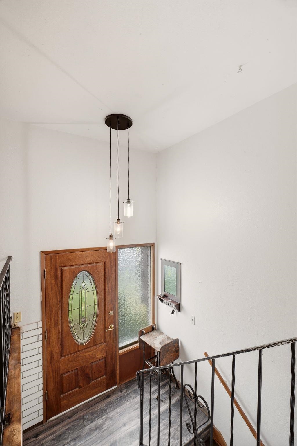 216 Gregory Dr - Photo 3