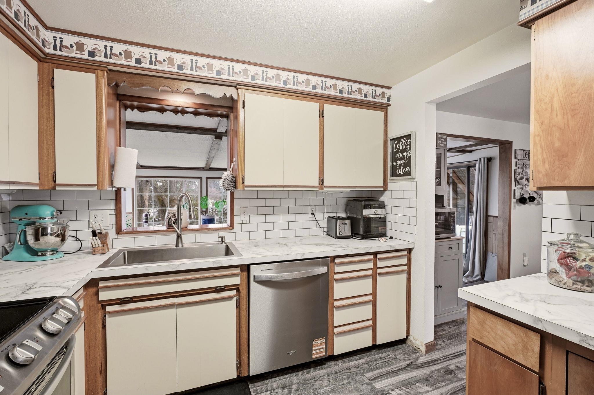 216 Gregory Dr - Photo 10