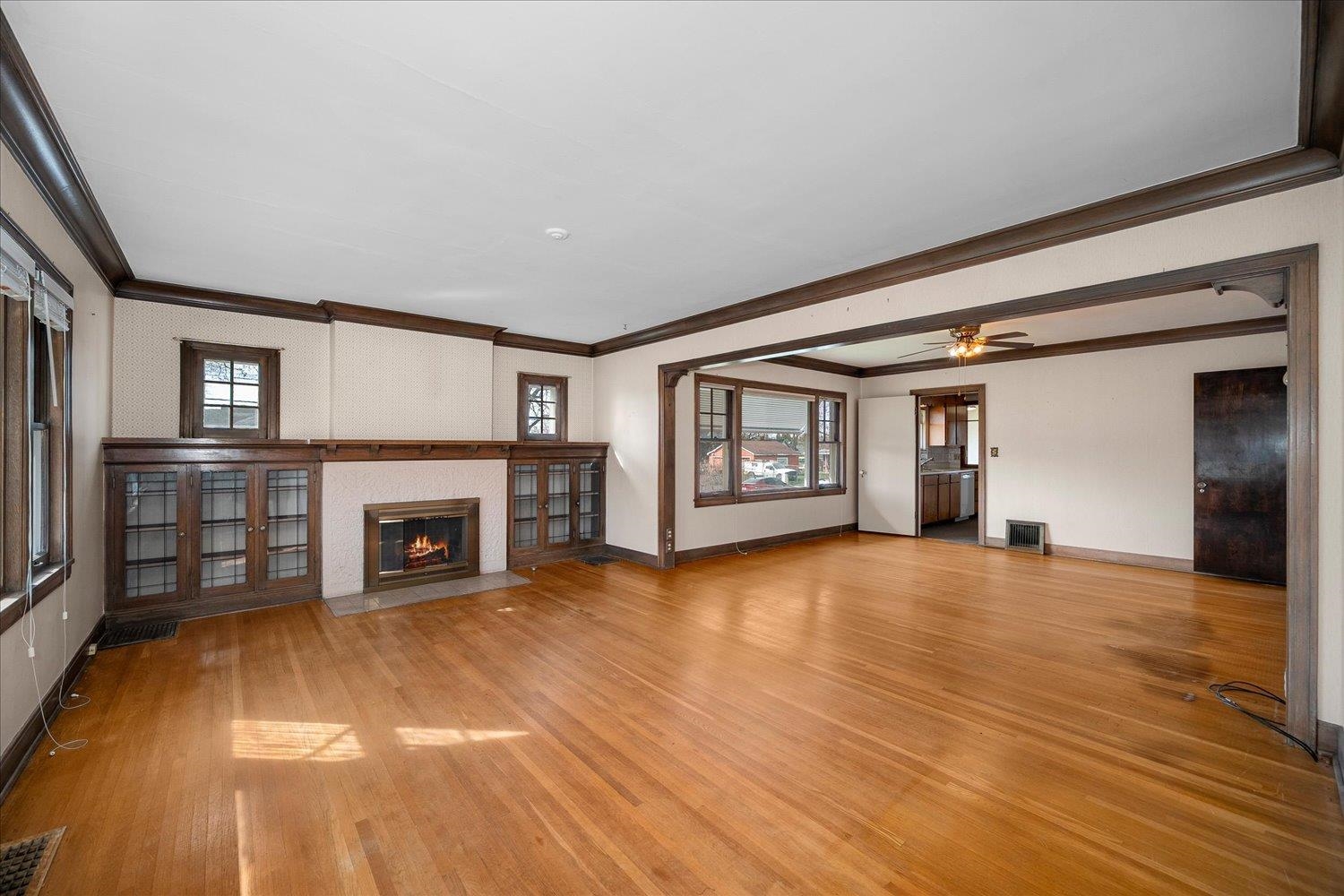 2501 N HOWARD St - Photo 2