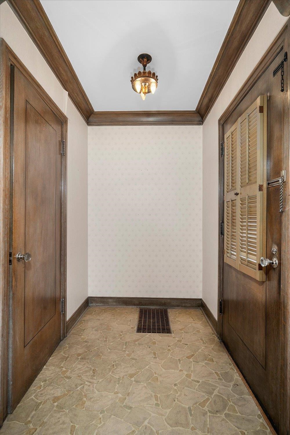 2501 N HOWARD St - Photo 13