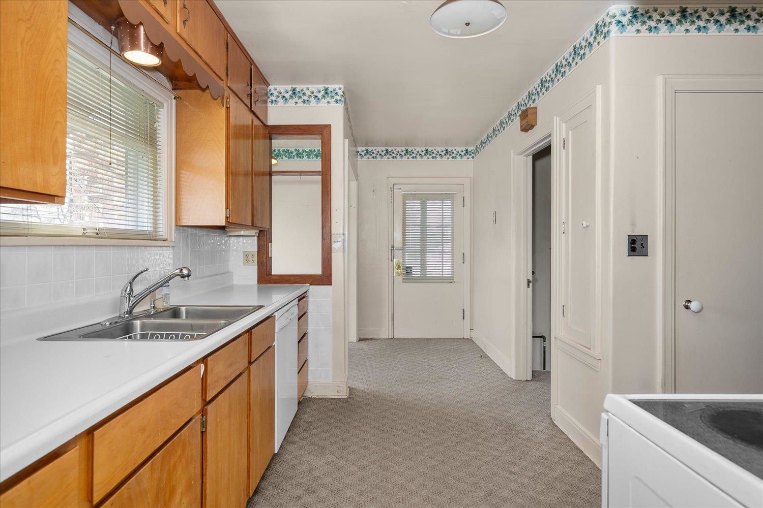 2501 N HOWARD St - Photo 14