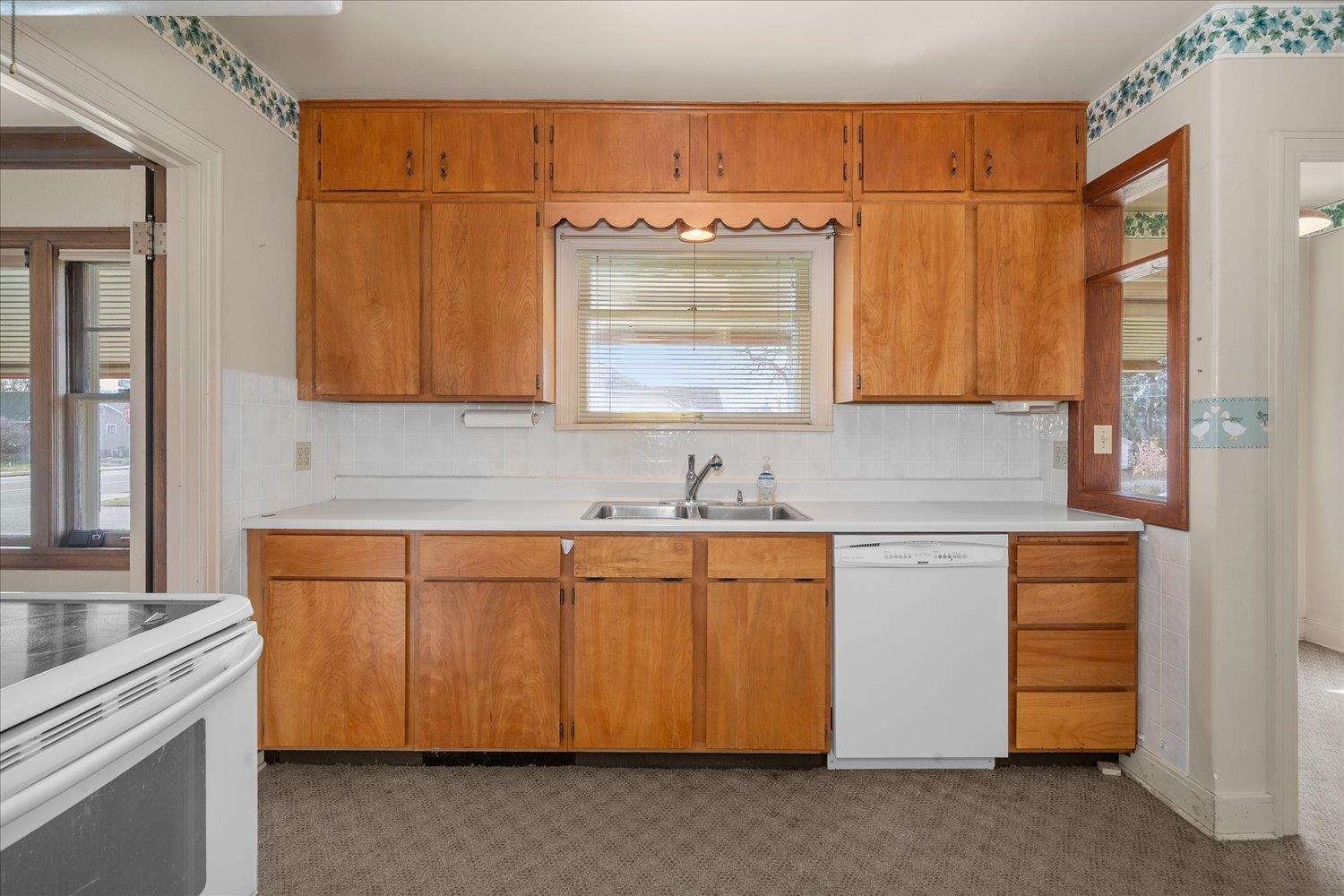 2501 N HOWARD St - Photo 15