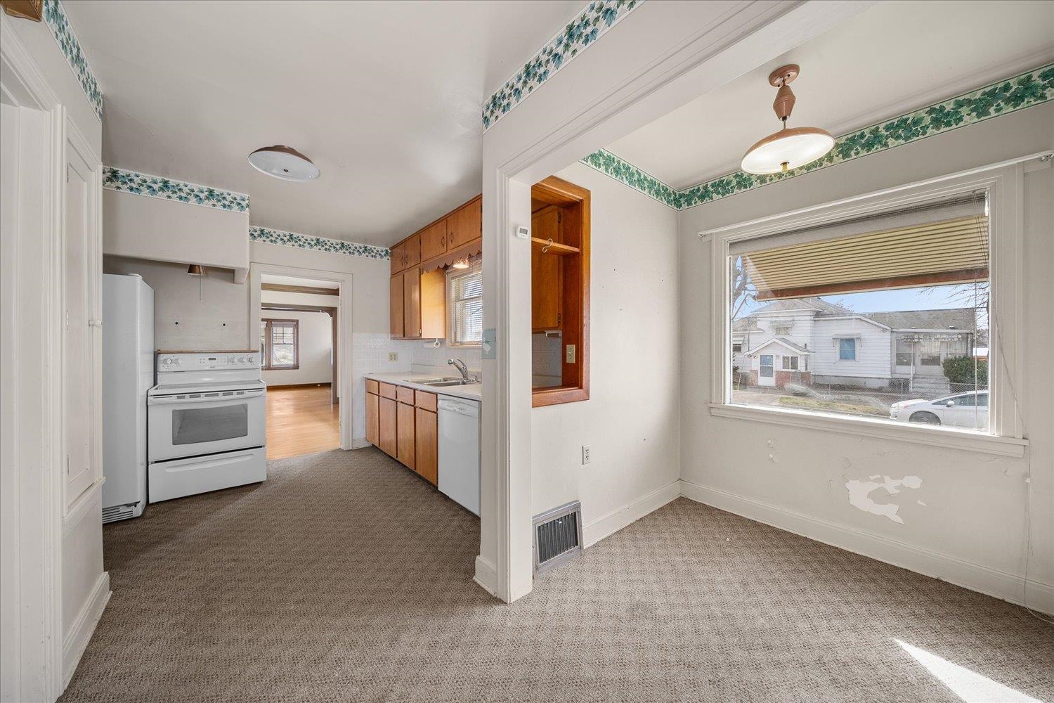 2501 N HOWARD St - Photo 16