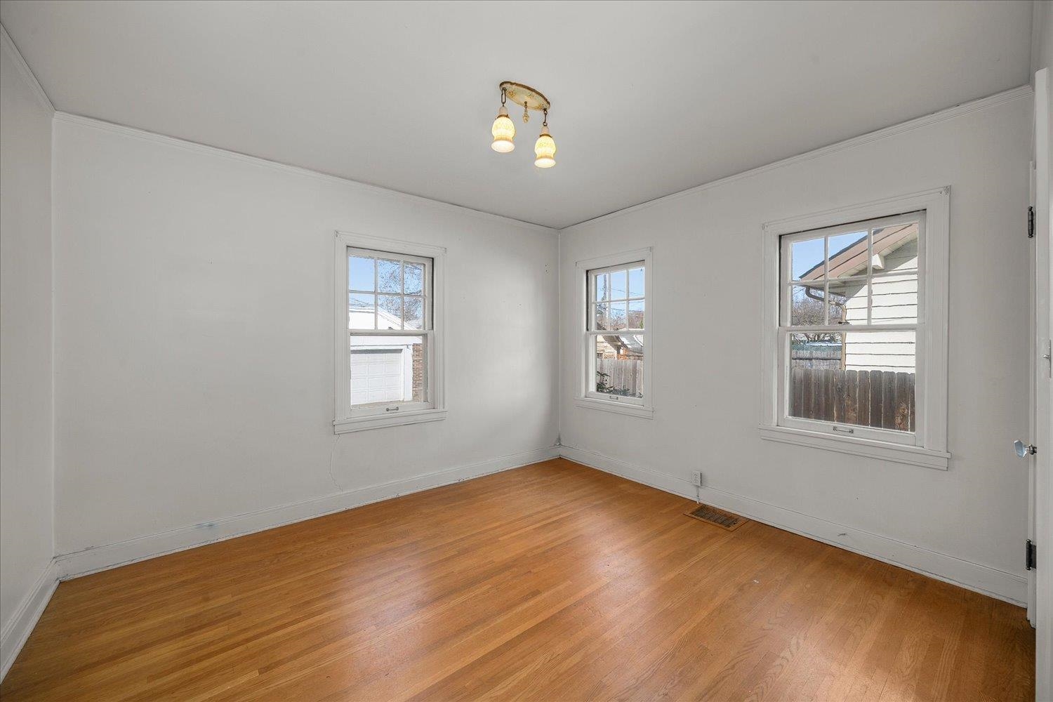 2501 N HOWARD St - Photo 18