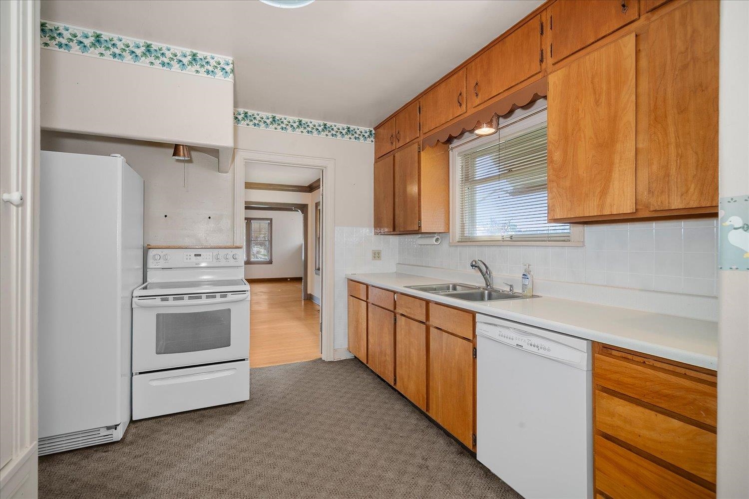2501 N HOWARD St - Photo 3