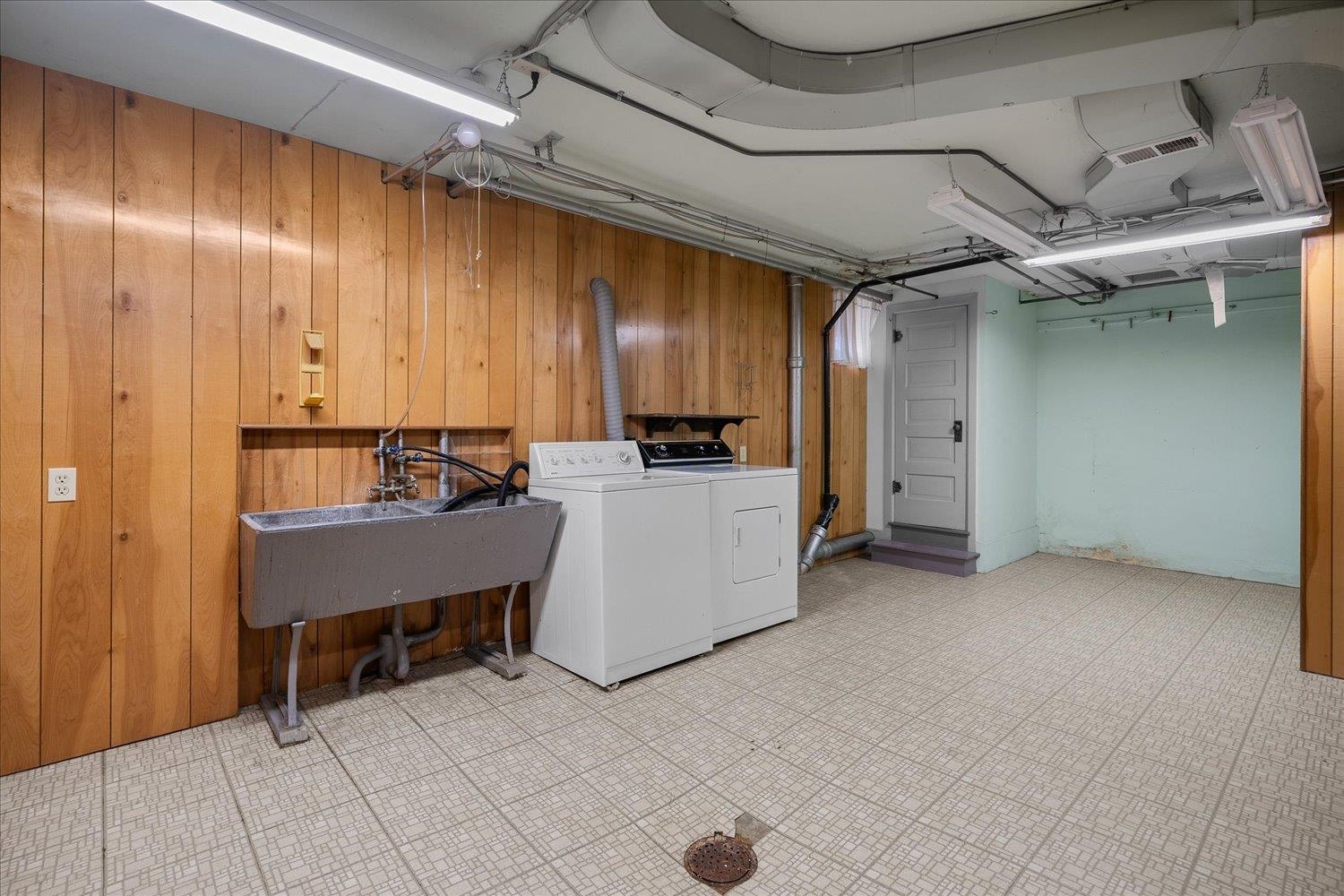 2501 N HOWARD St - Photo 26