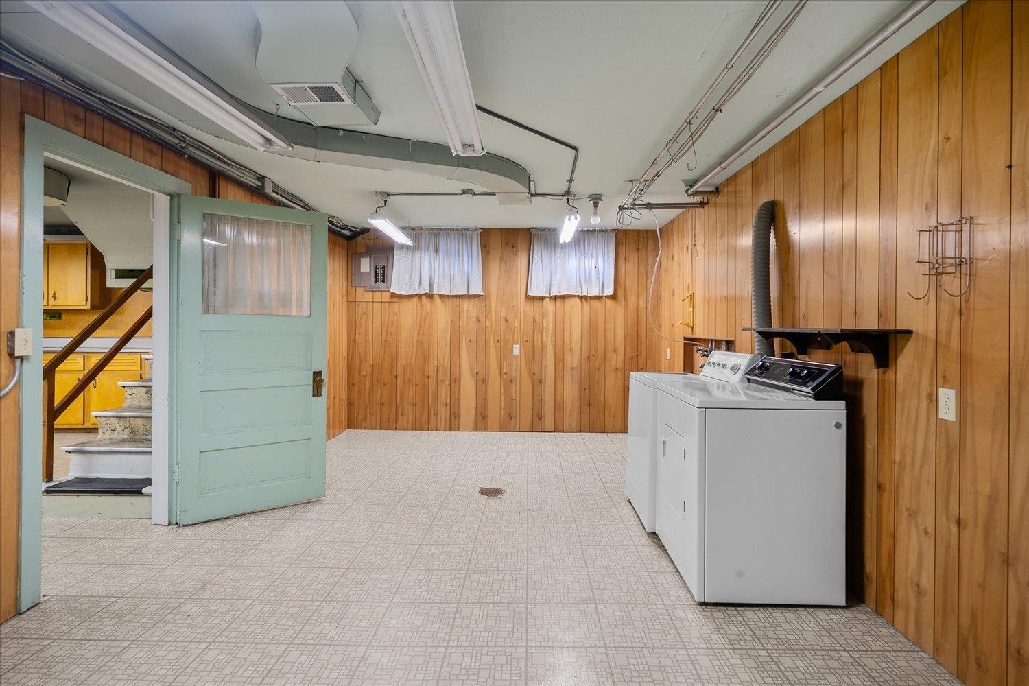 2501 N HOWARD St - Photo 27