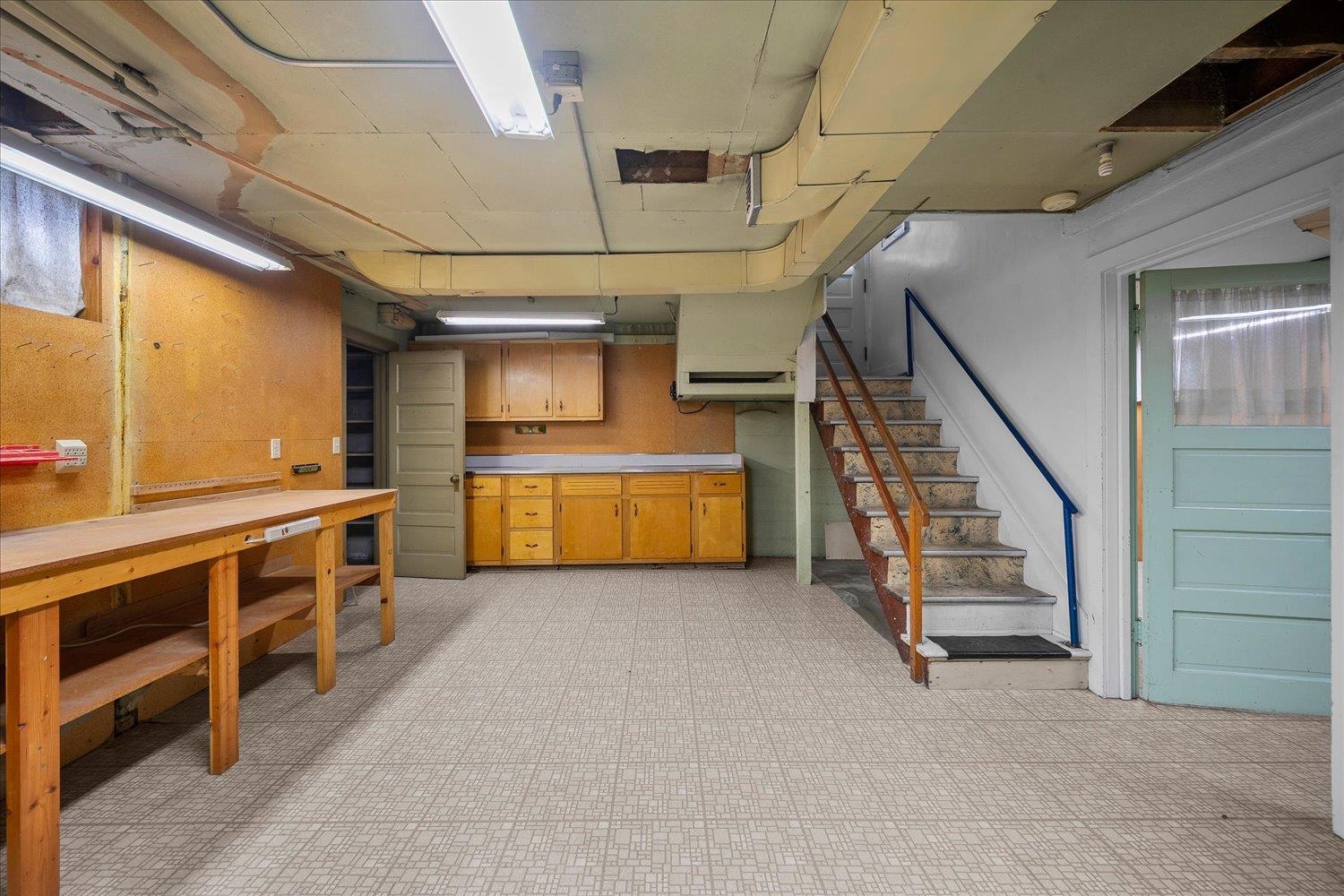 2501 N HOWARD St - Photo 29