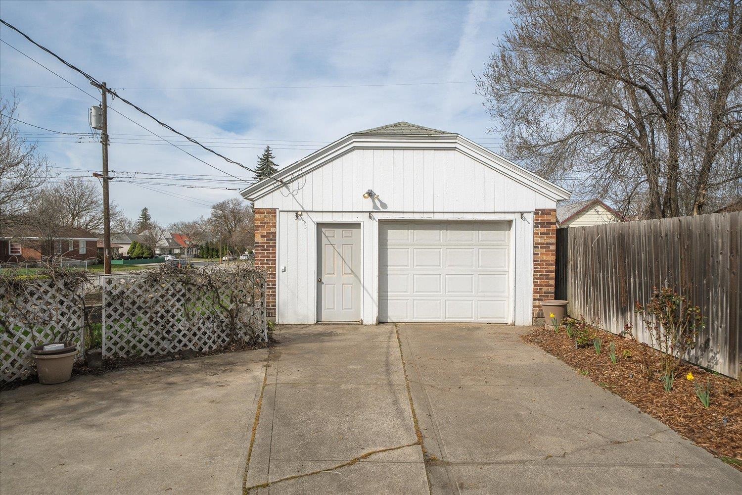 2501 N HOWARD St - Photo 4