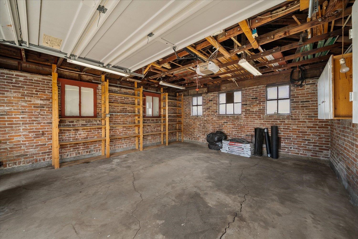 2501 N HOWARD St - Photo 35