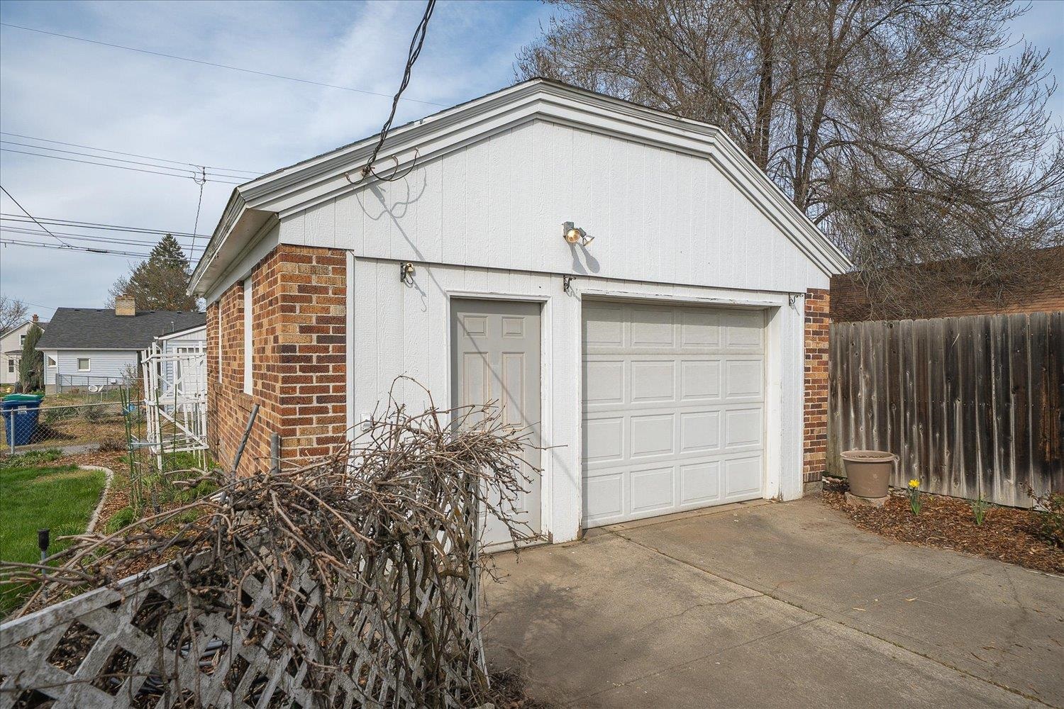 2501 N HOWARD St - Photo 36