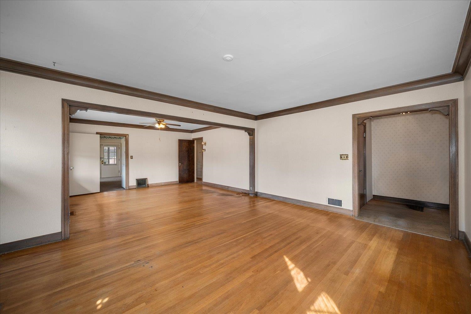 2501 N HOWARD St - Photo 7