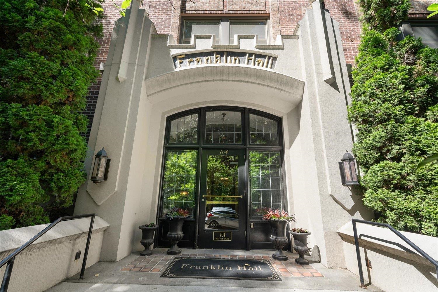 704 W 6th Ave - Photo 3