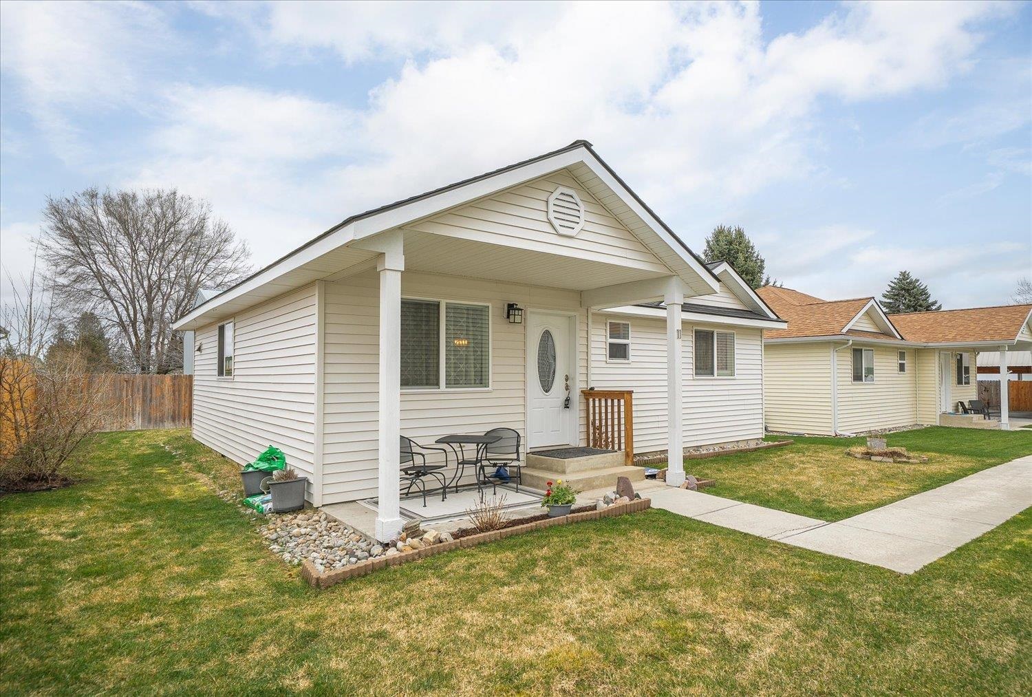 7125 N Crestline St - Photo 1