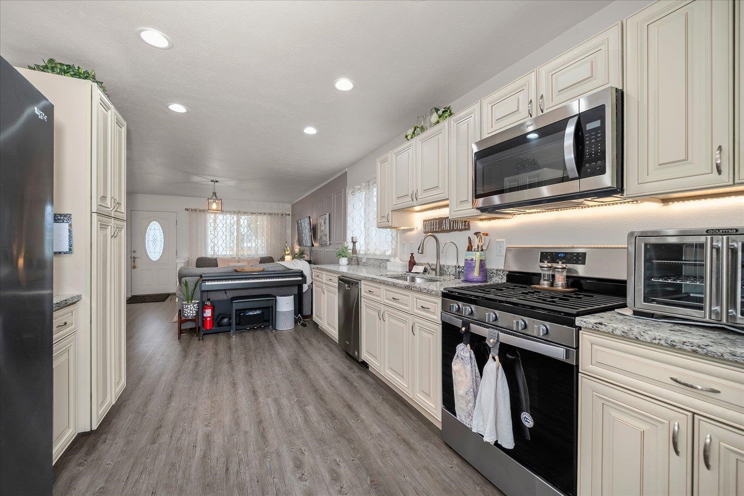 7125 N Crestline St - Photo 12