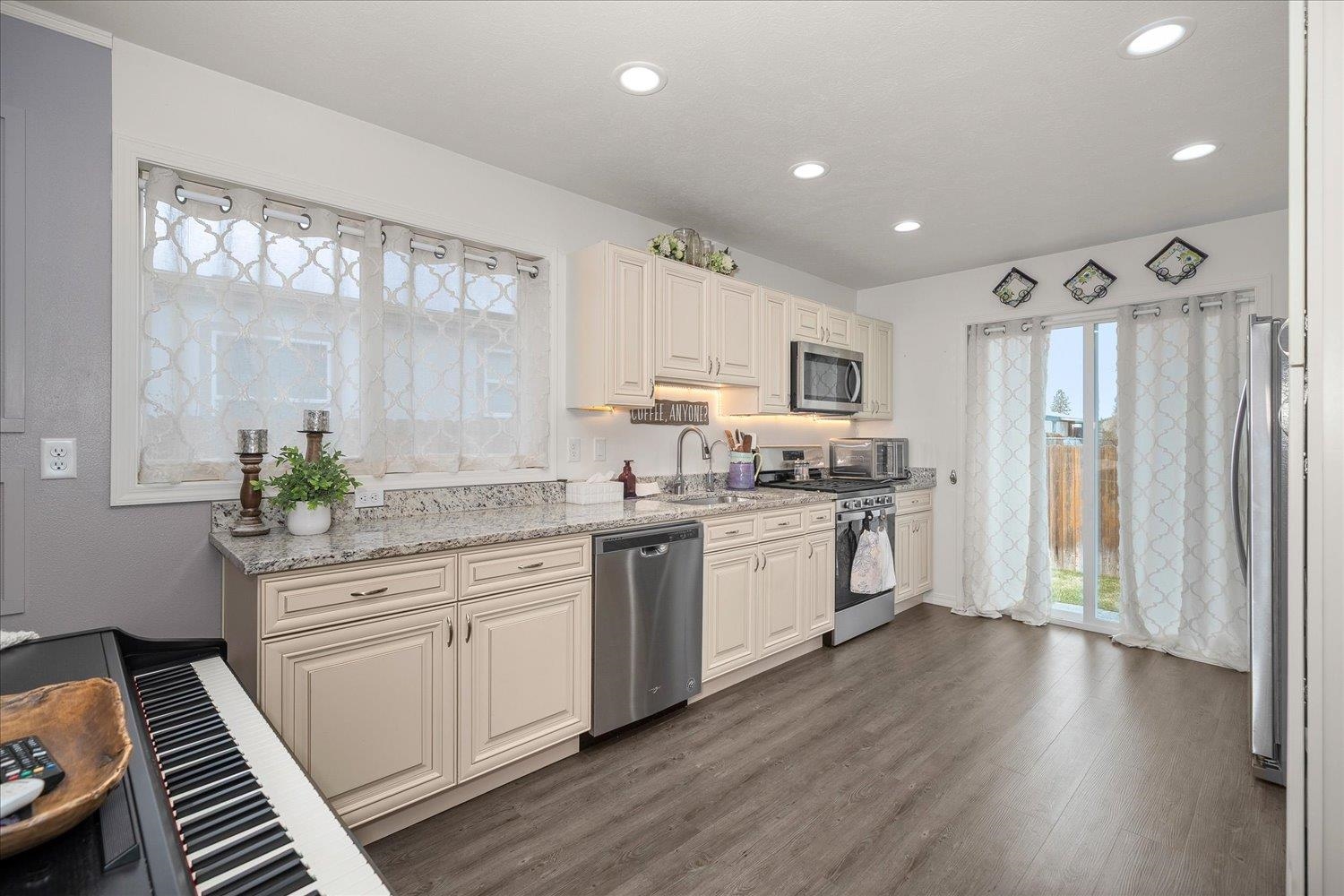 7125 N Crestline St - Photo 9