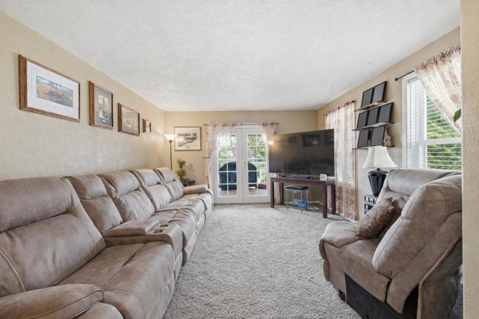 227 E Stringham Rd - Photo 3